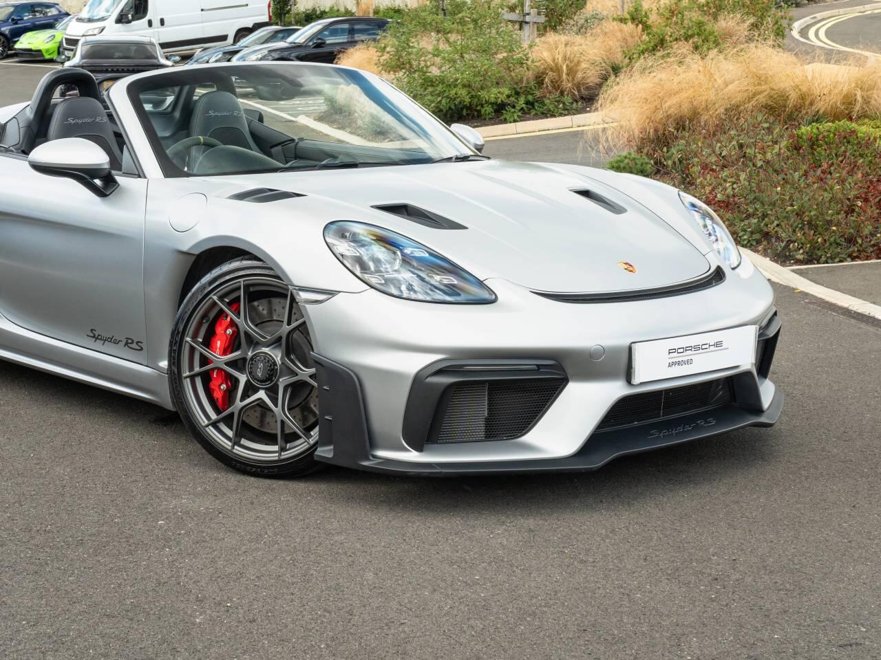 Porsche 718 Spyder view 15