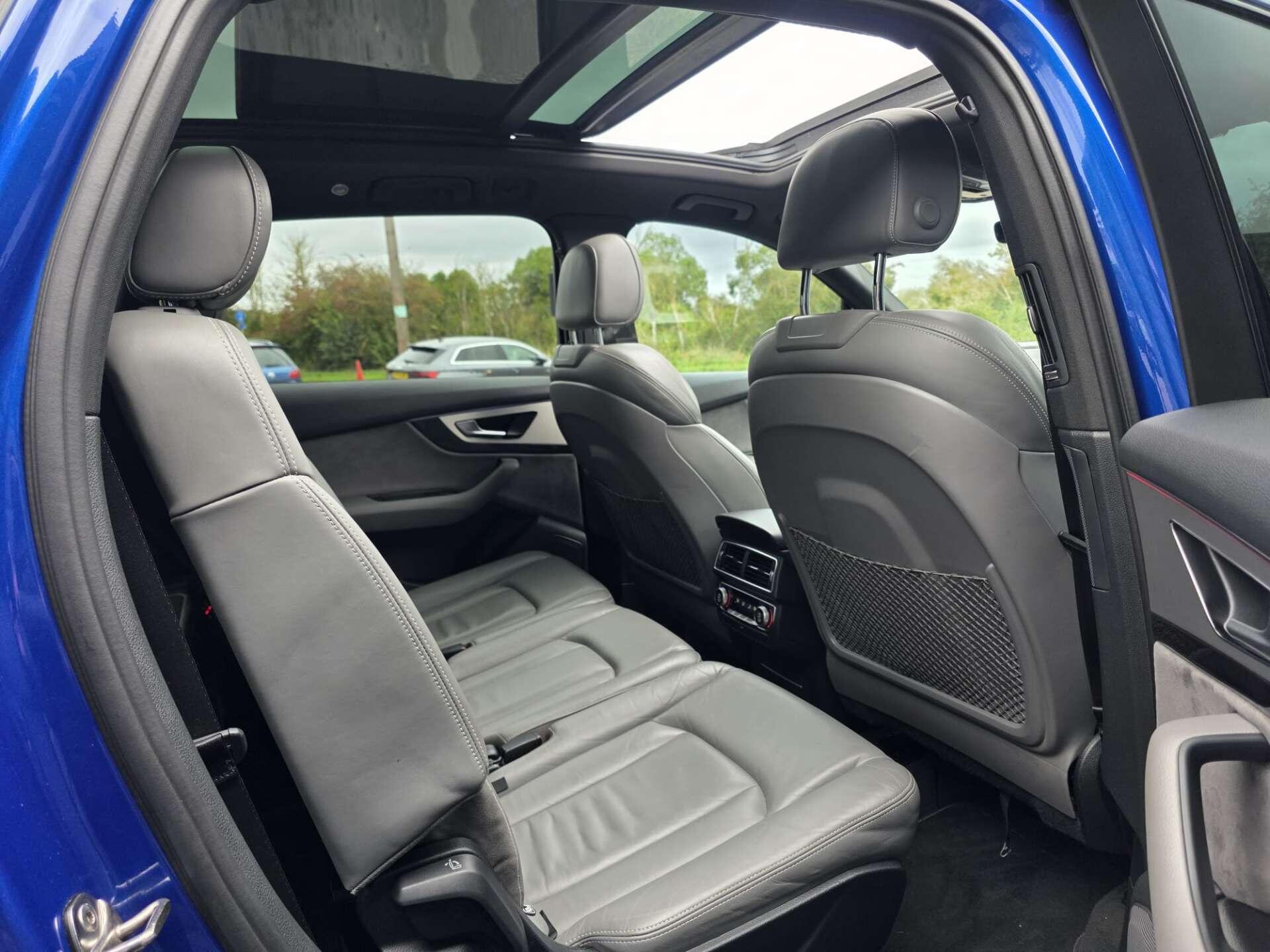 Audi SQ7 view 42