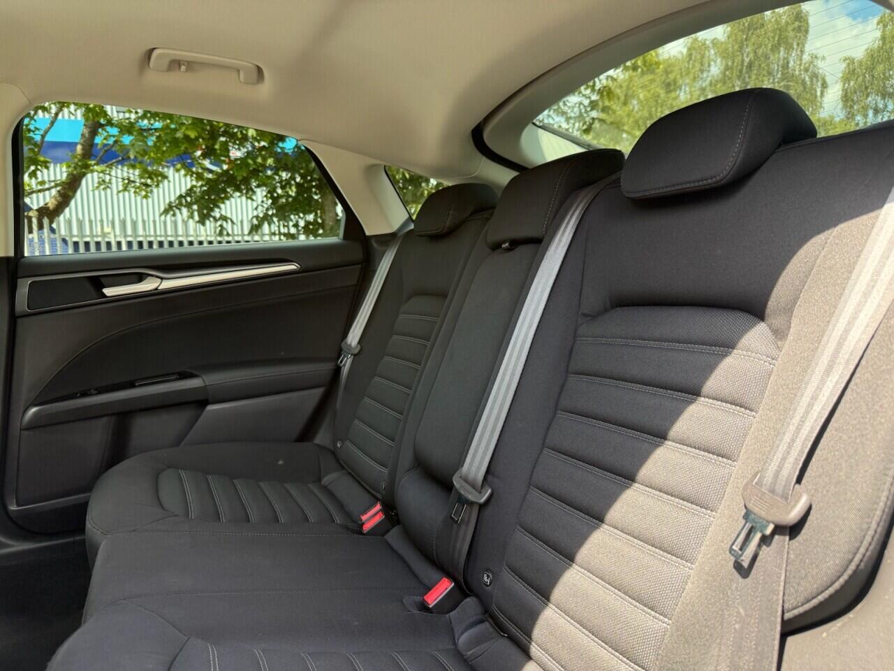 Ford Mondeo view 36