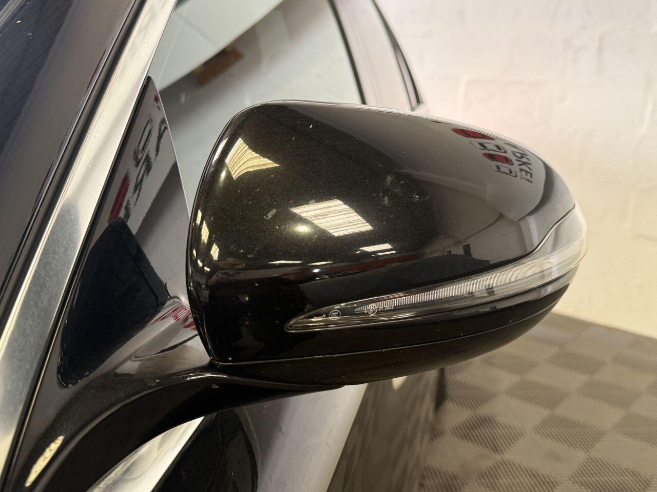 Mercedes-Benz E Class view 24
