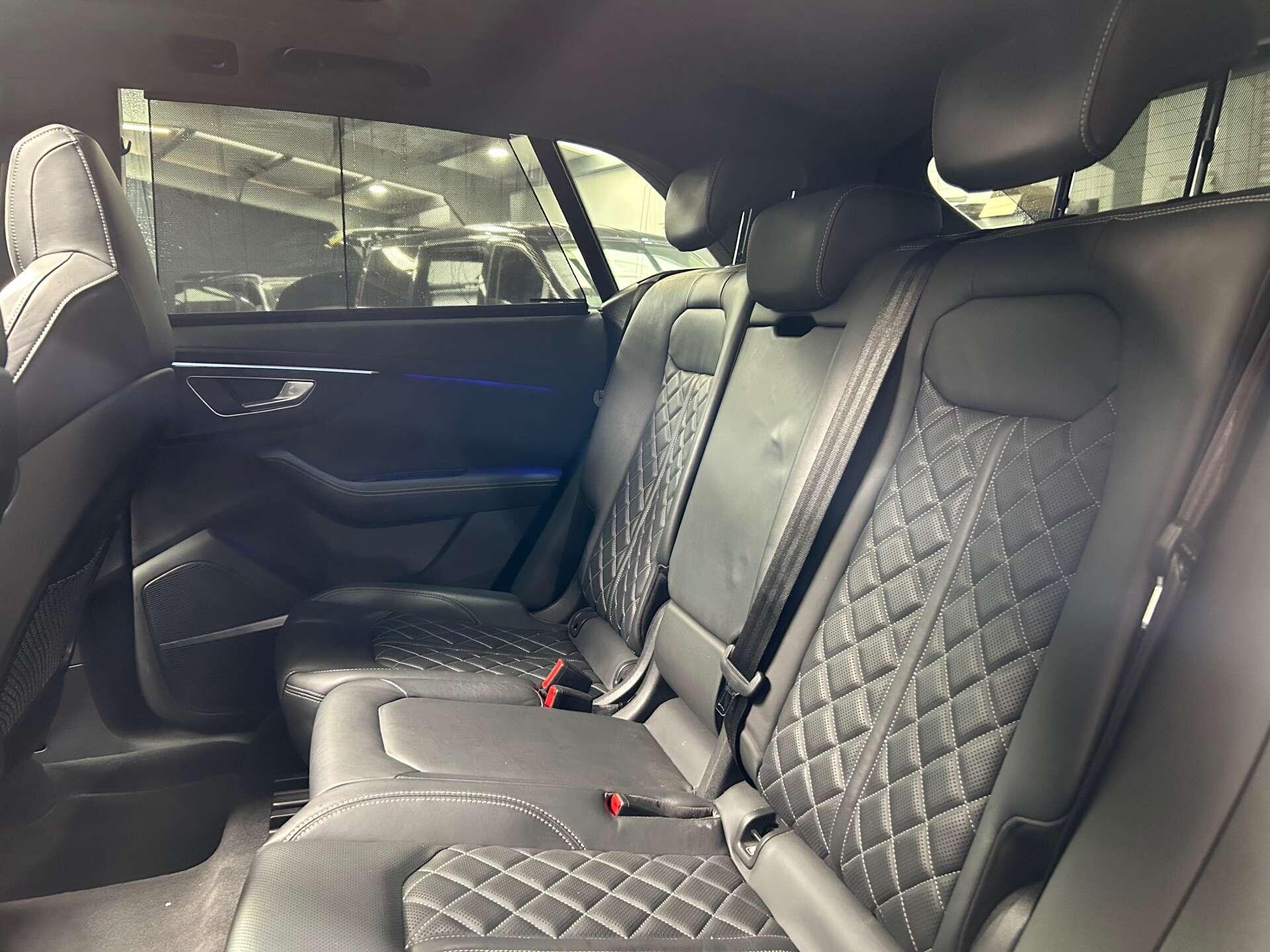 Audi Q8 view 29