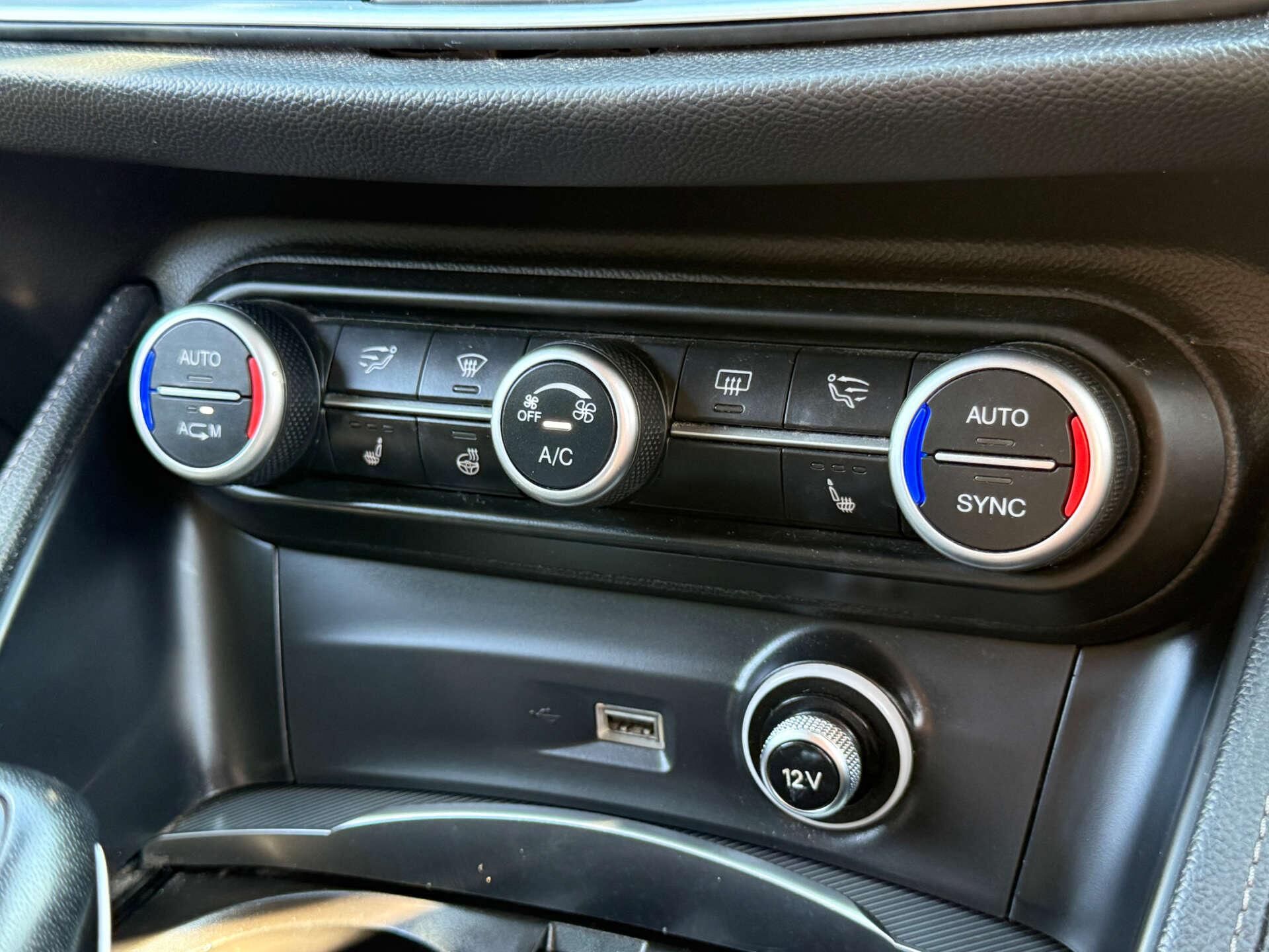 Alfa Romeo Stelvio view 50