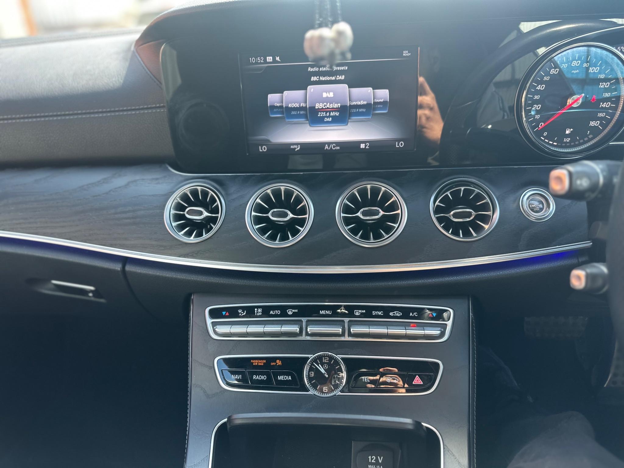 Mercedes-Benz E Class view 19