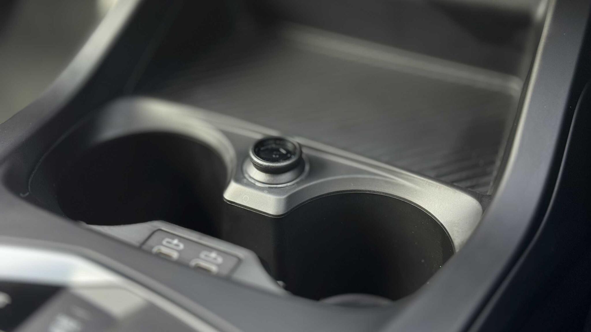 BMW 2 Series view 32