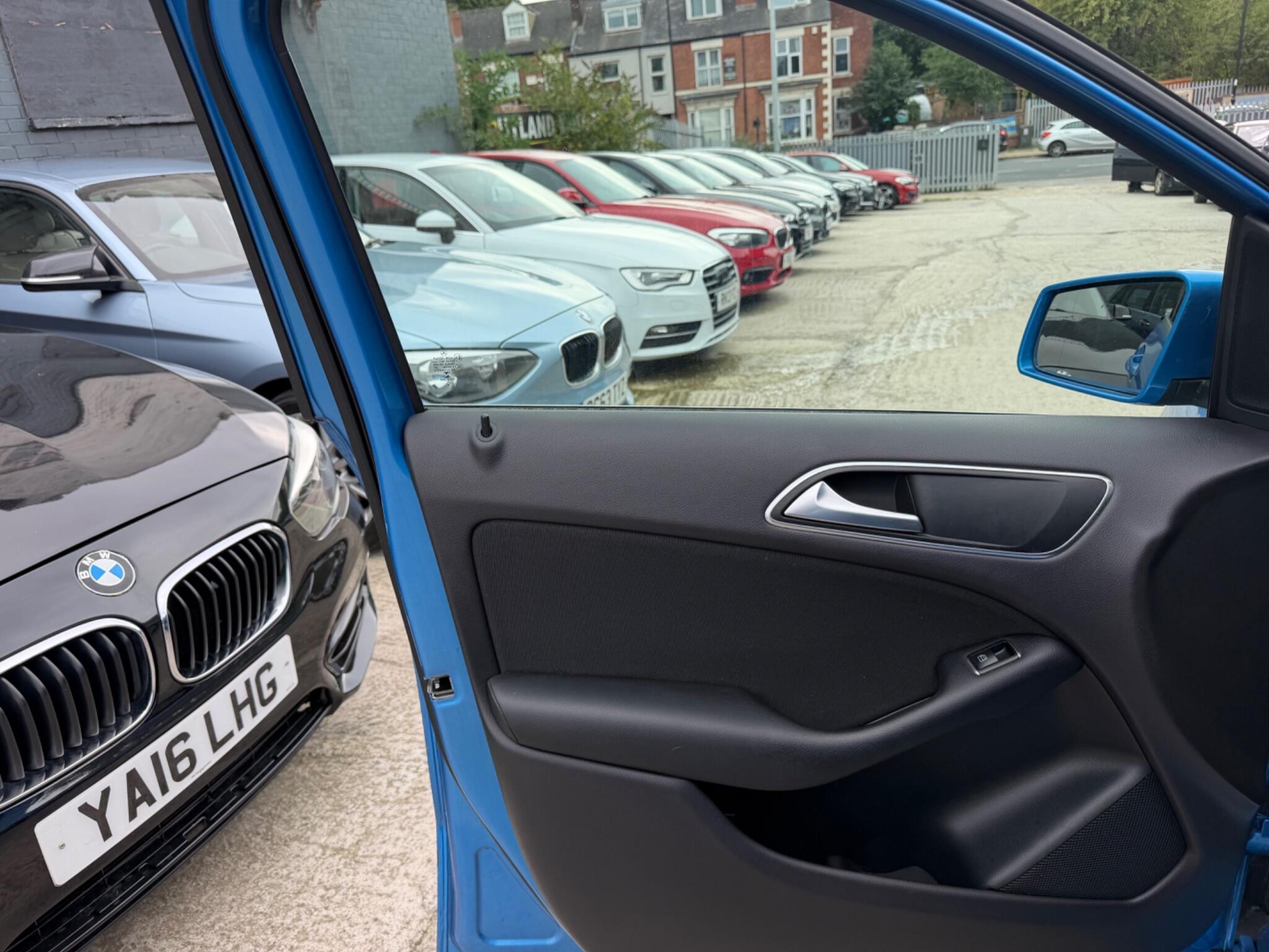 Mercedes-Benz B-Class view 13