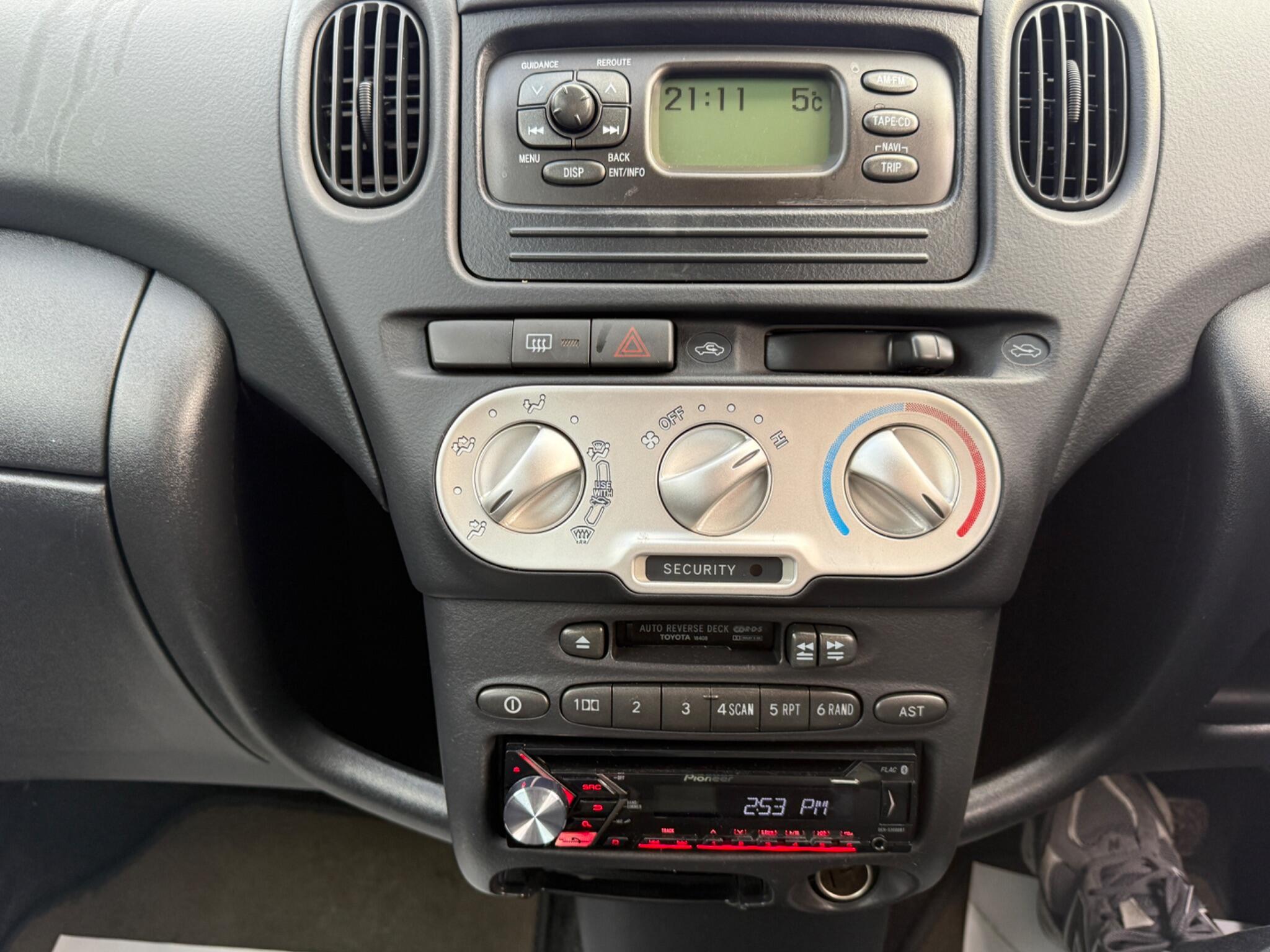 Toyota Yaris Verso - Image 43