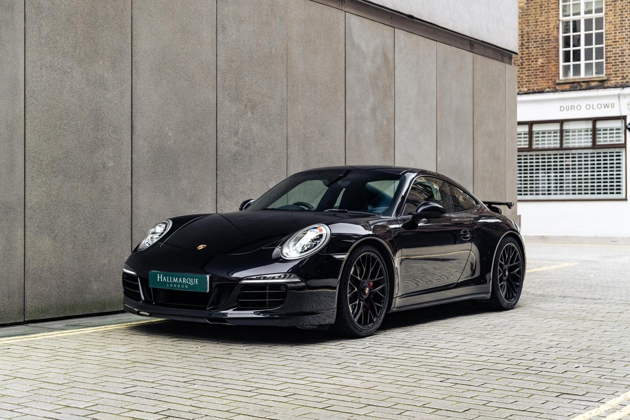 Porsche 911 view 8
