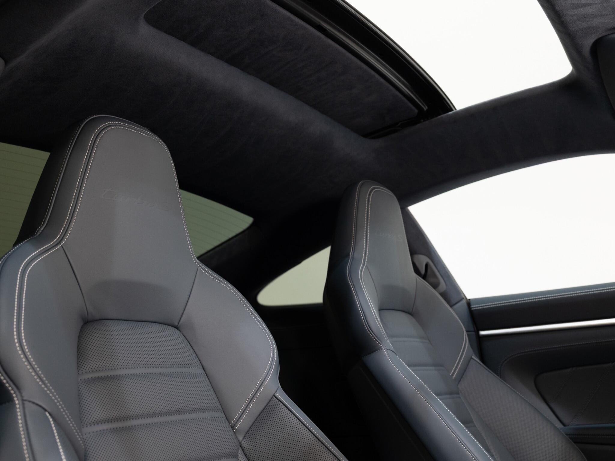 Porsche 911 view 3