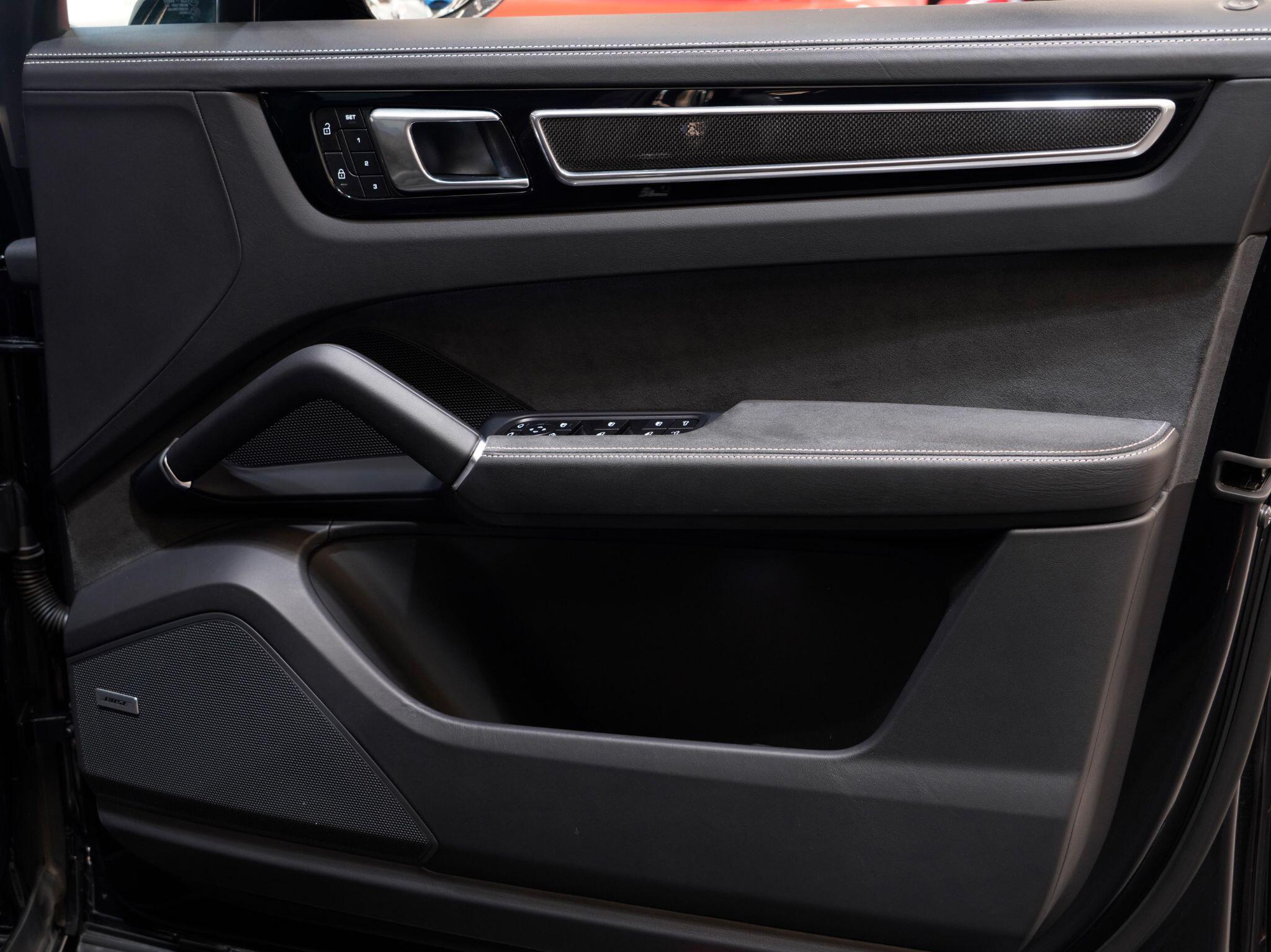 Porsche Cayenne view 27