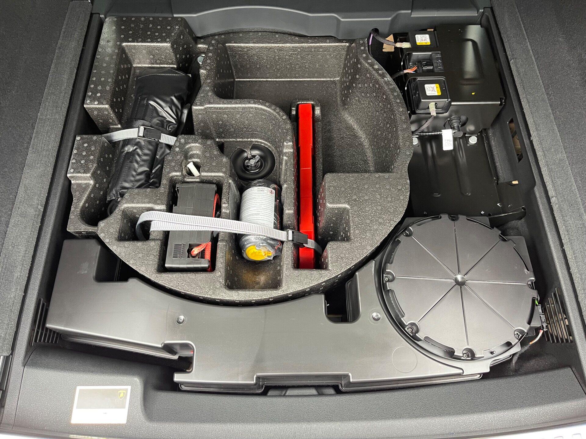 Lamborghini Urus view 75