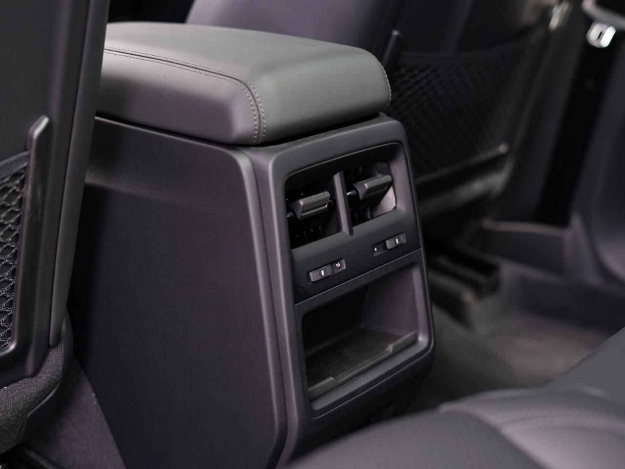 Porsche Macan view 21