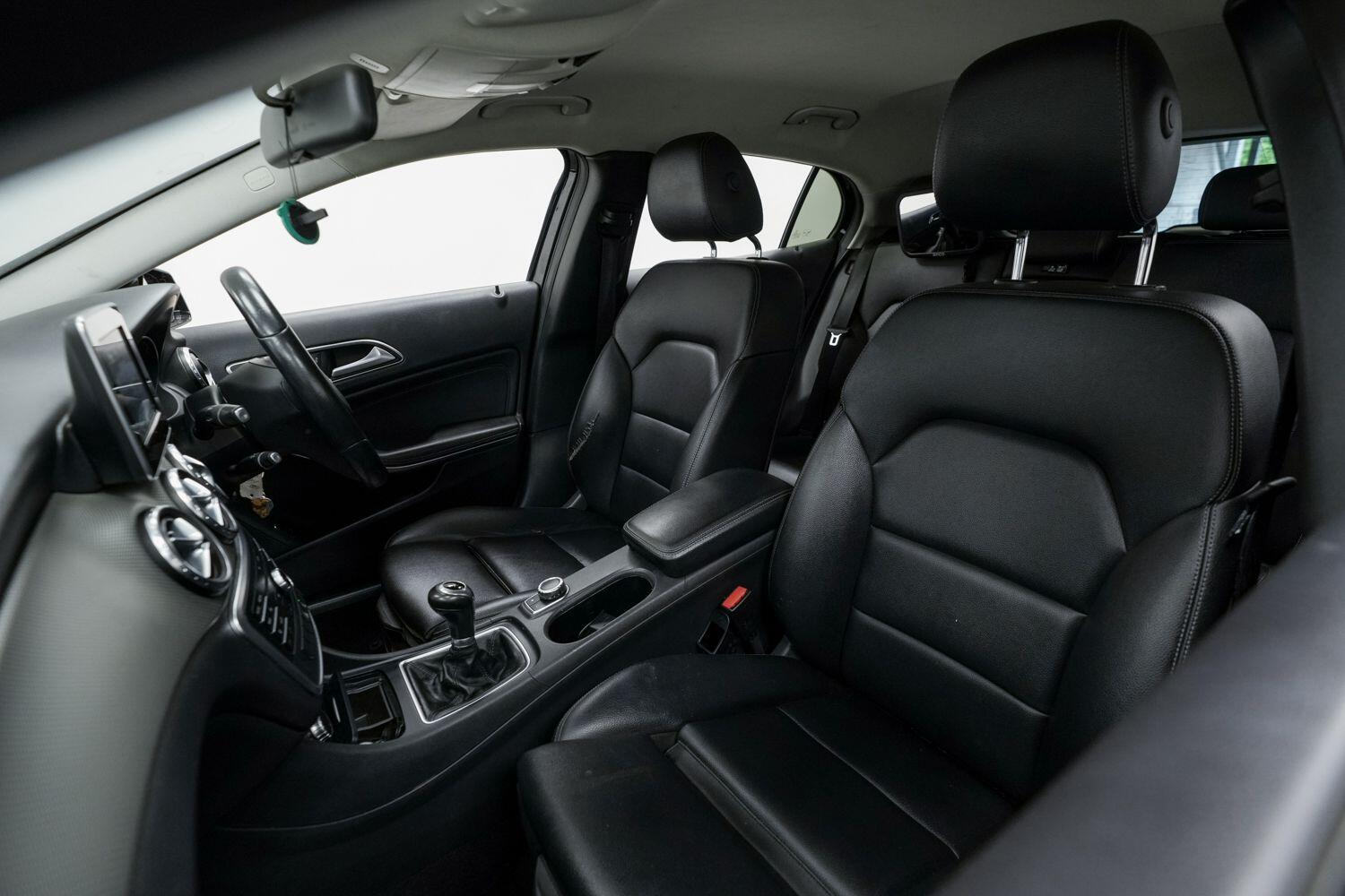 Mercedes-Benz Gla view 28