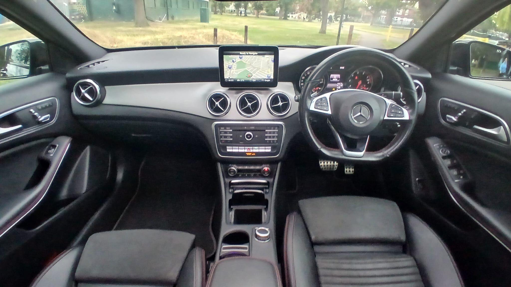 Mercedes-Benz Gla view 24