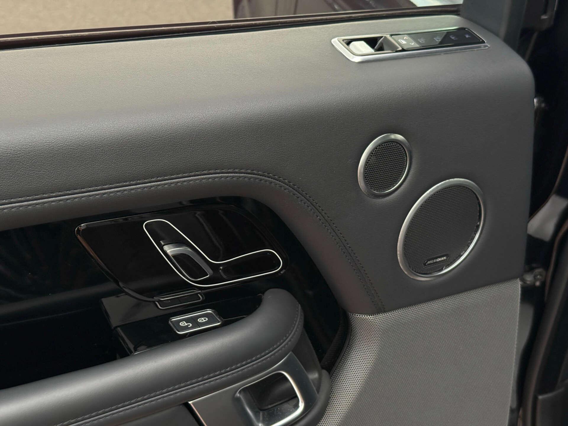 Land Rover Range Rover view 40