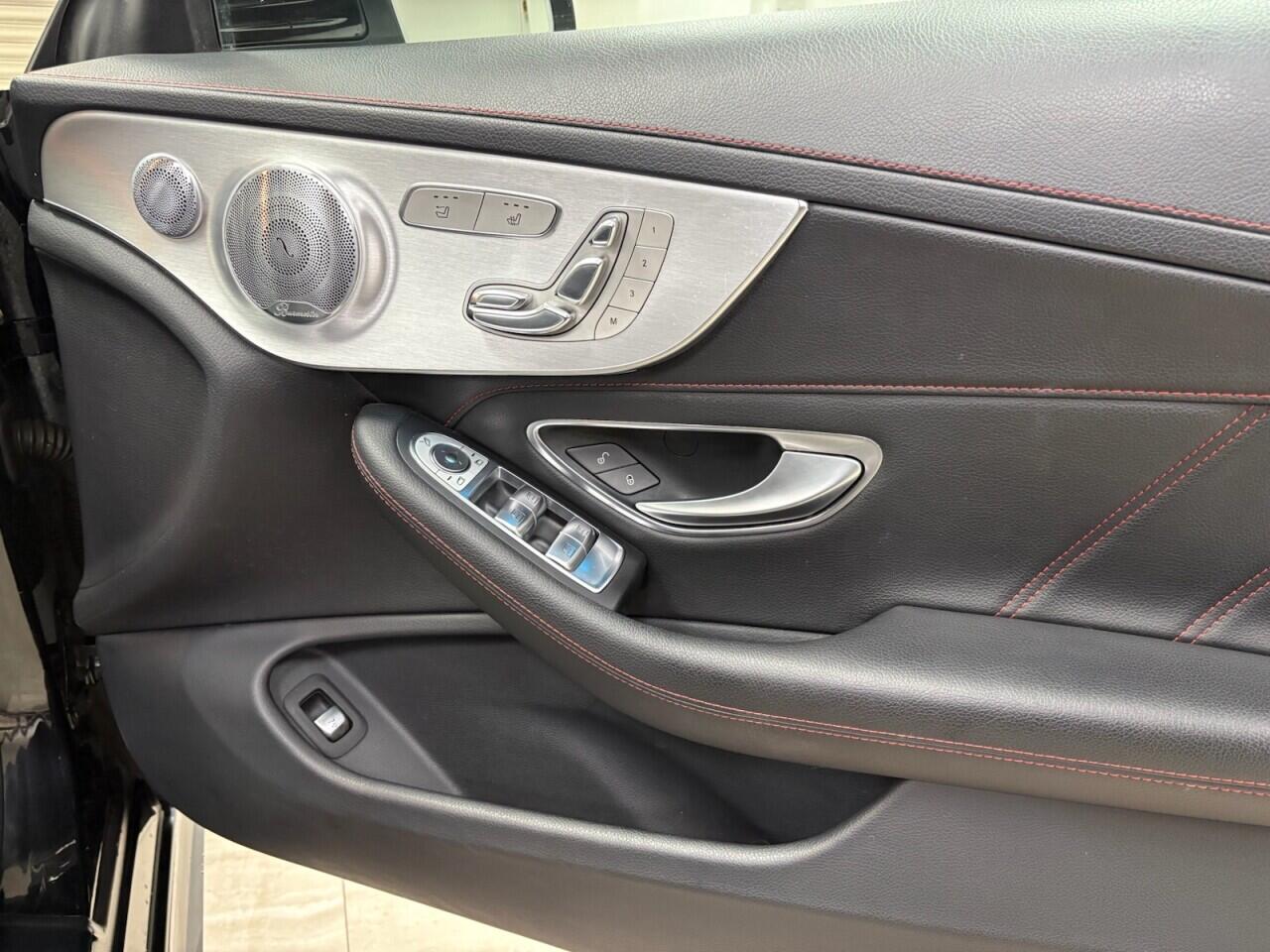 Mercedes-Benz C-Class view 19