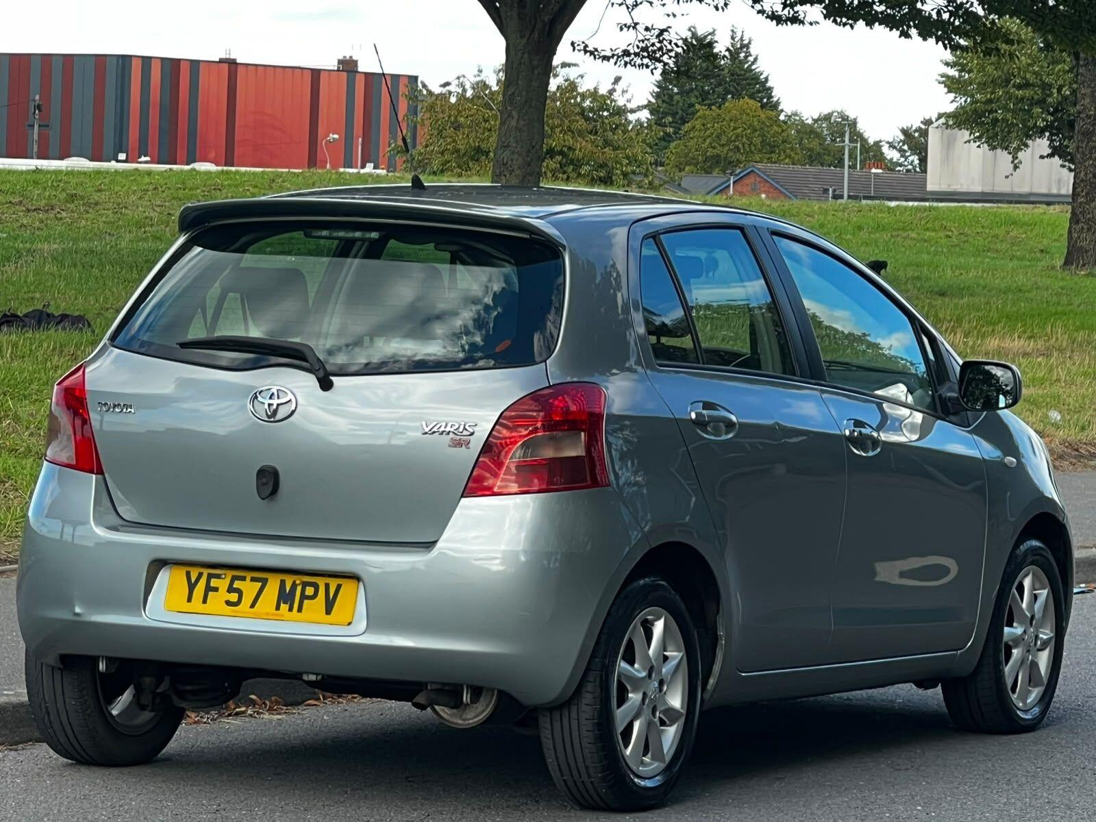 Toyota Yaris view 4