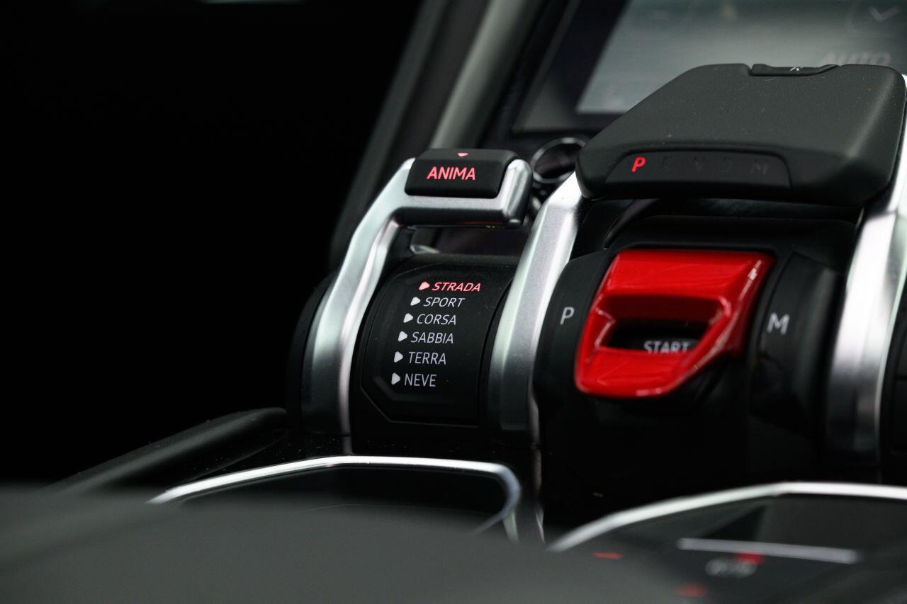 Lamborghini Urus view 31