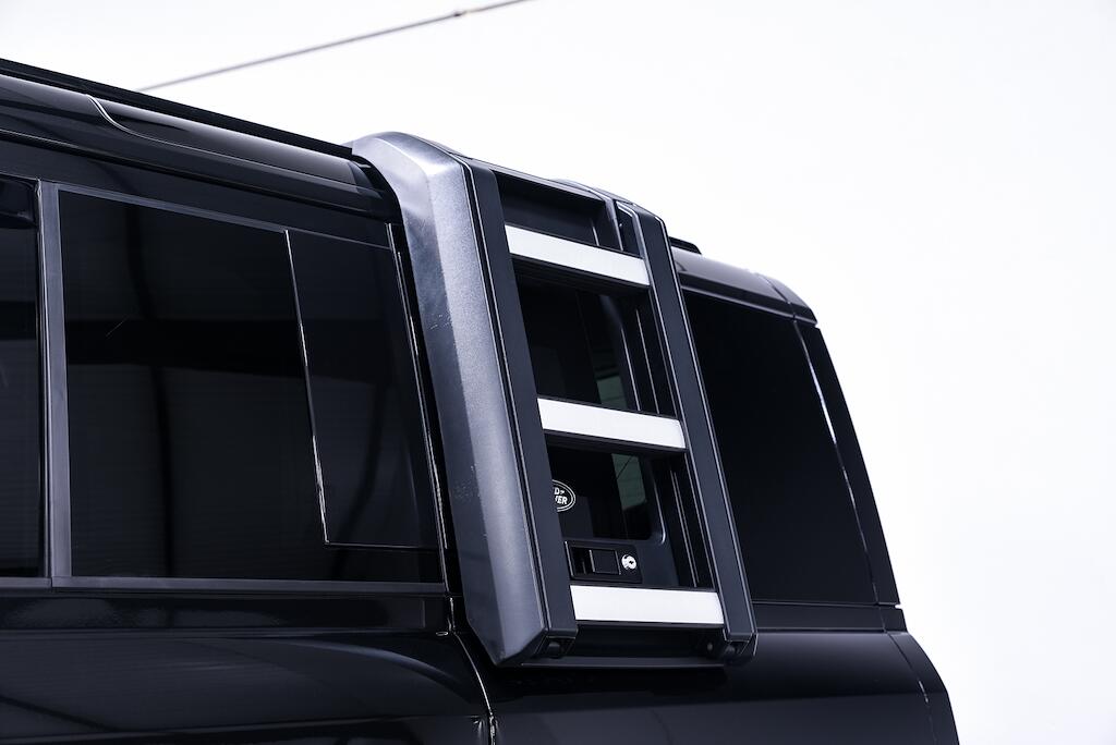 Land Rover Defender view 12