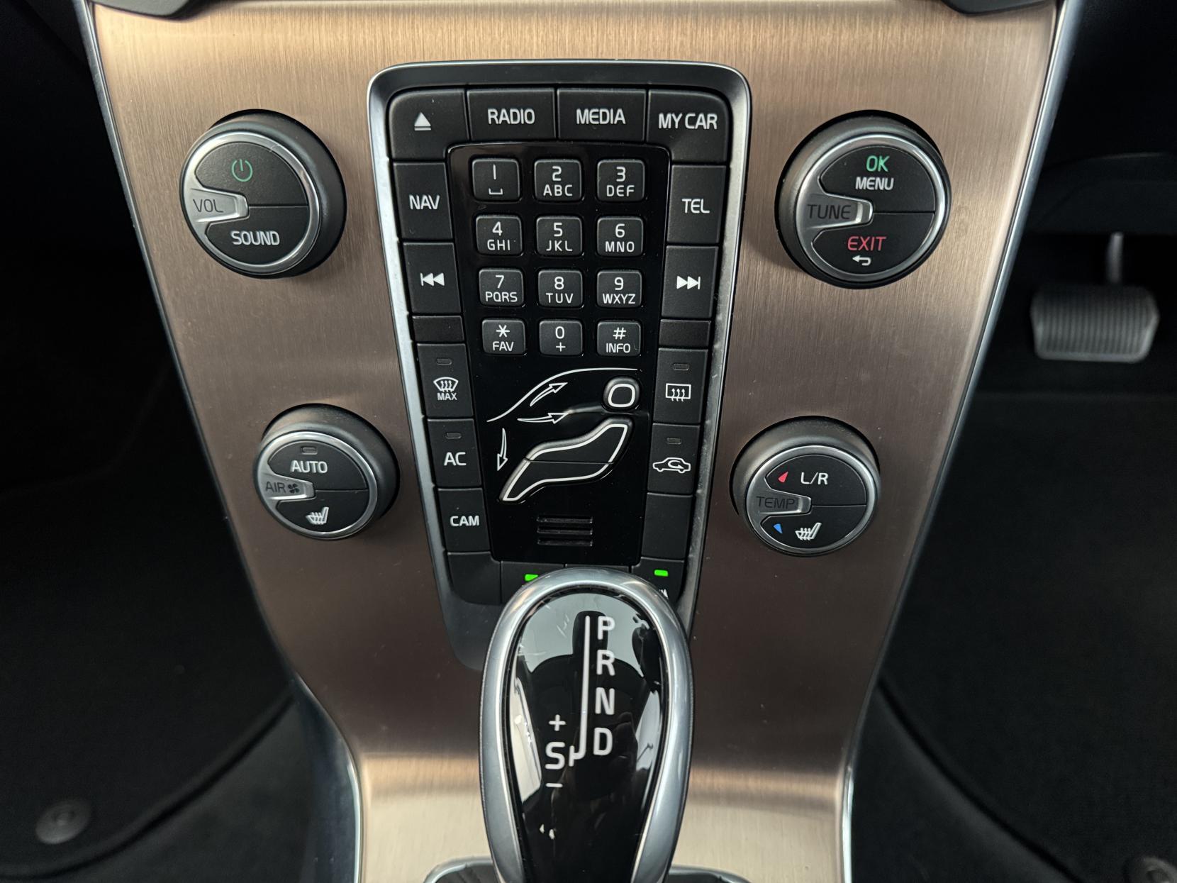 Volvo V40 Cross Country view 65