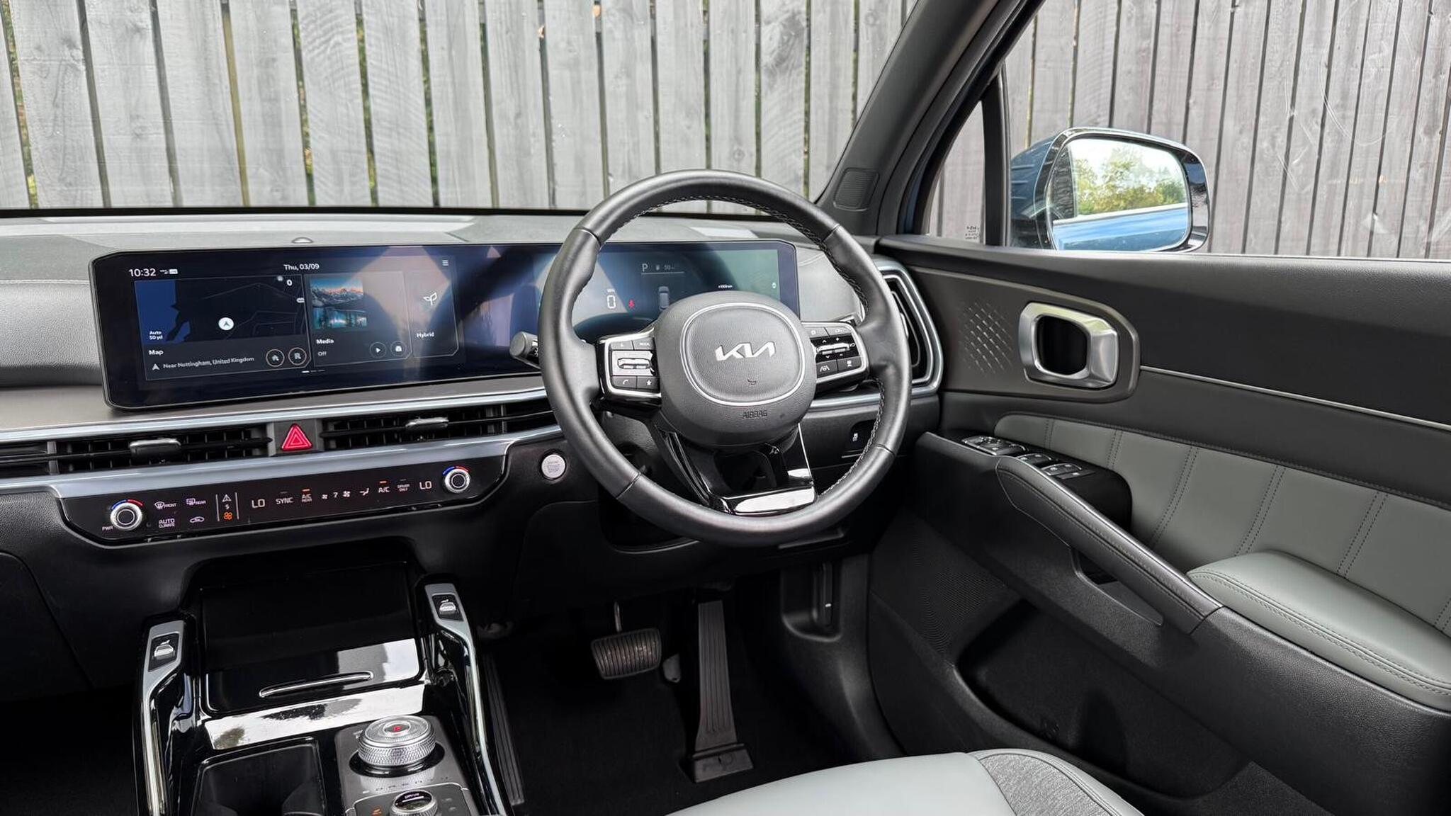 Kia Sorento view 16