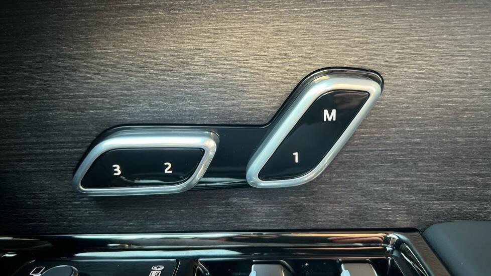 Land Rover Range Rover view 21