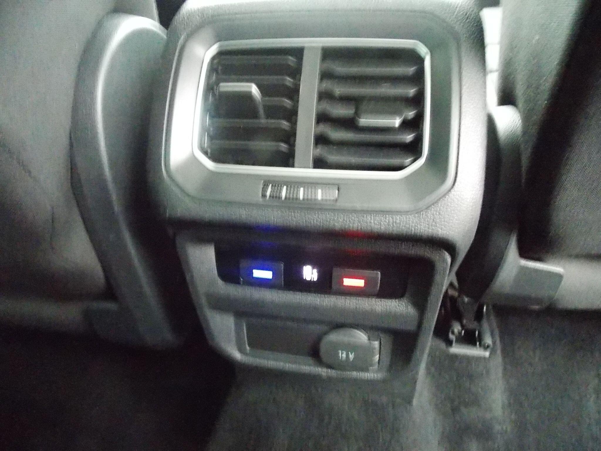 Volkswagen Tiguan view 31