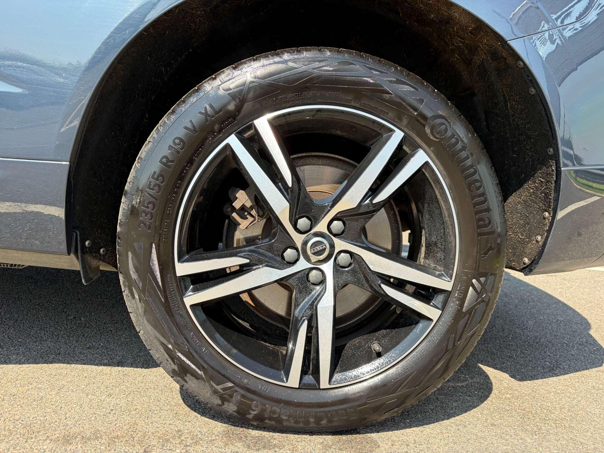 Volvo XC60 view 11