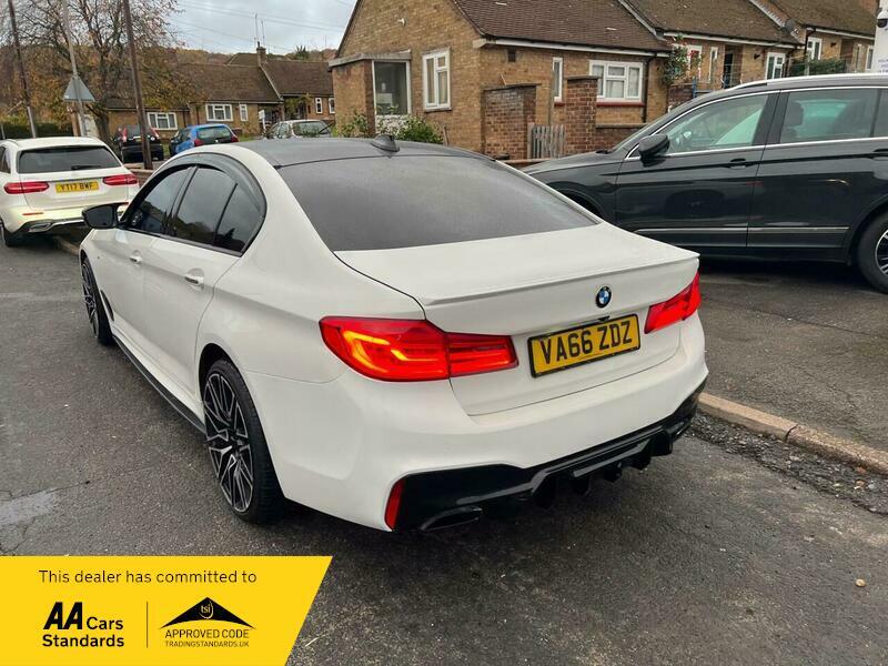 2017 BMW 5 Series image 9
