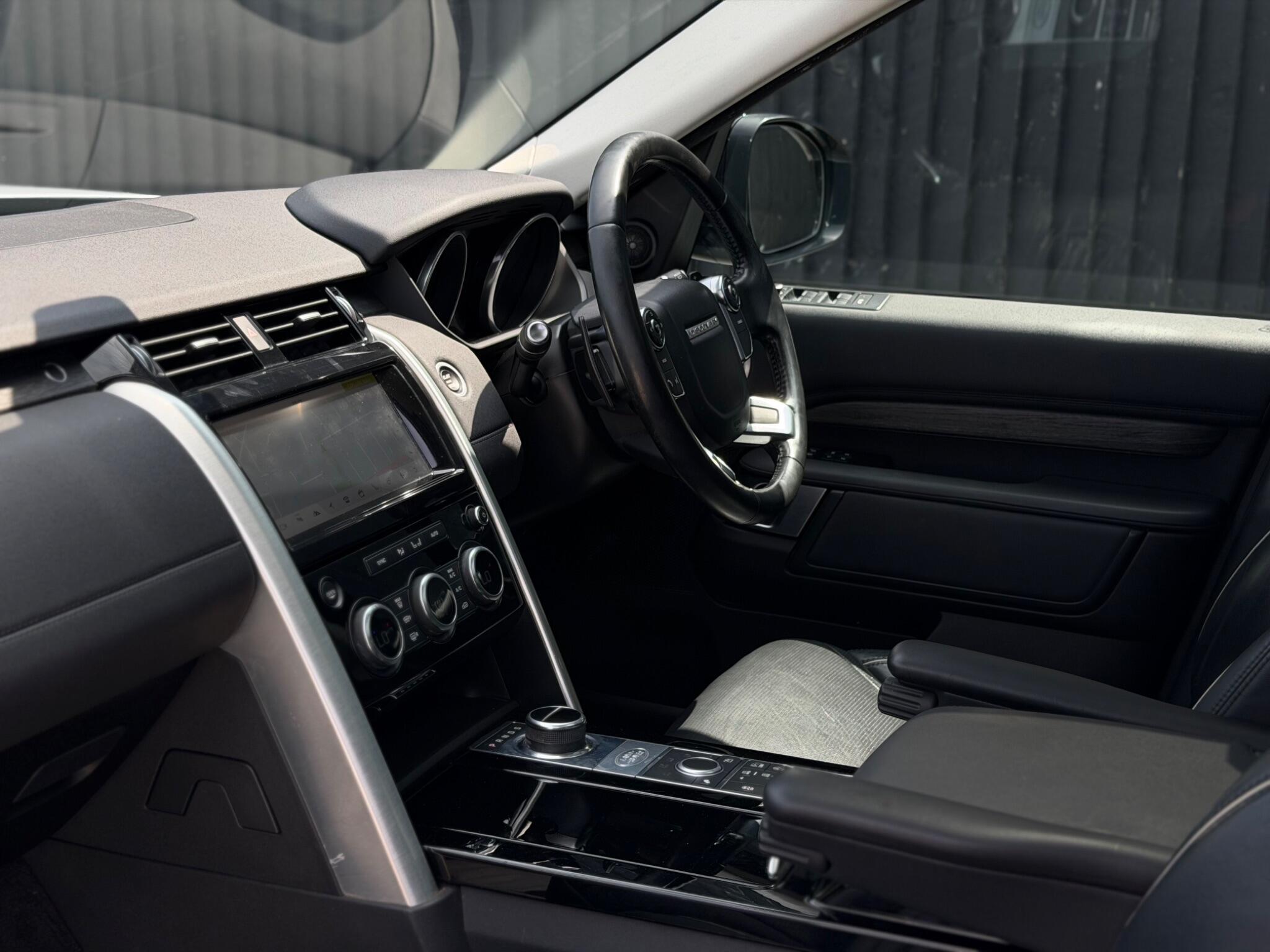 Land Rover Discovery view 16