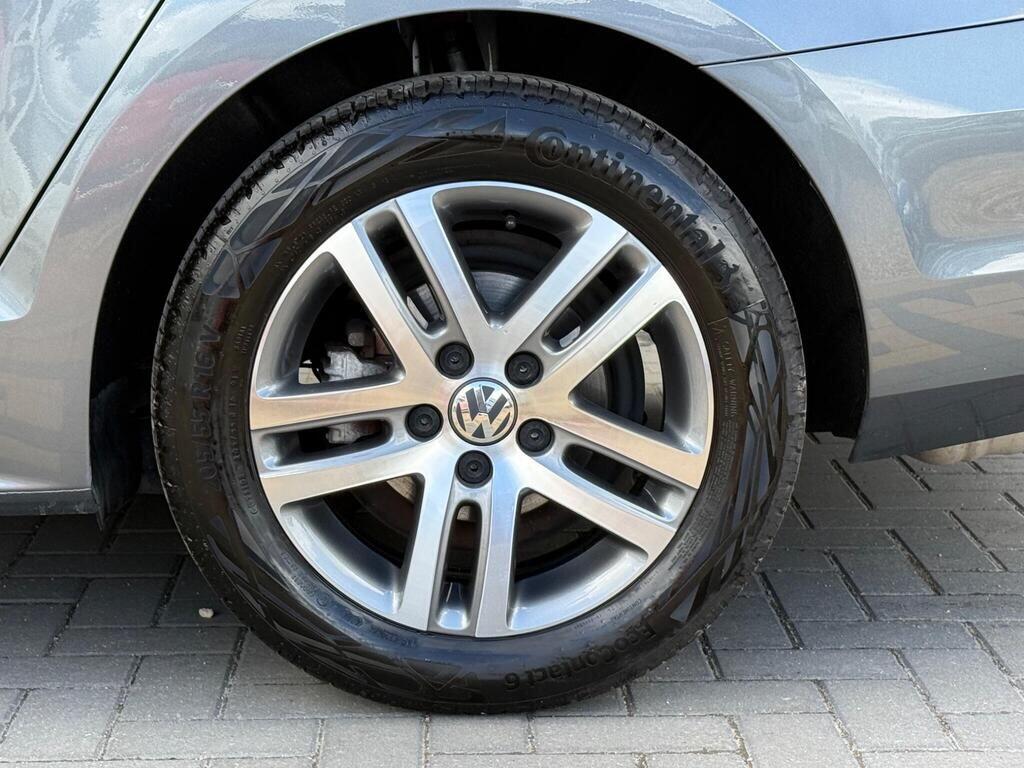 Volkswagen Jetta view 11