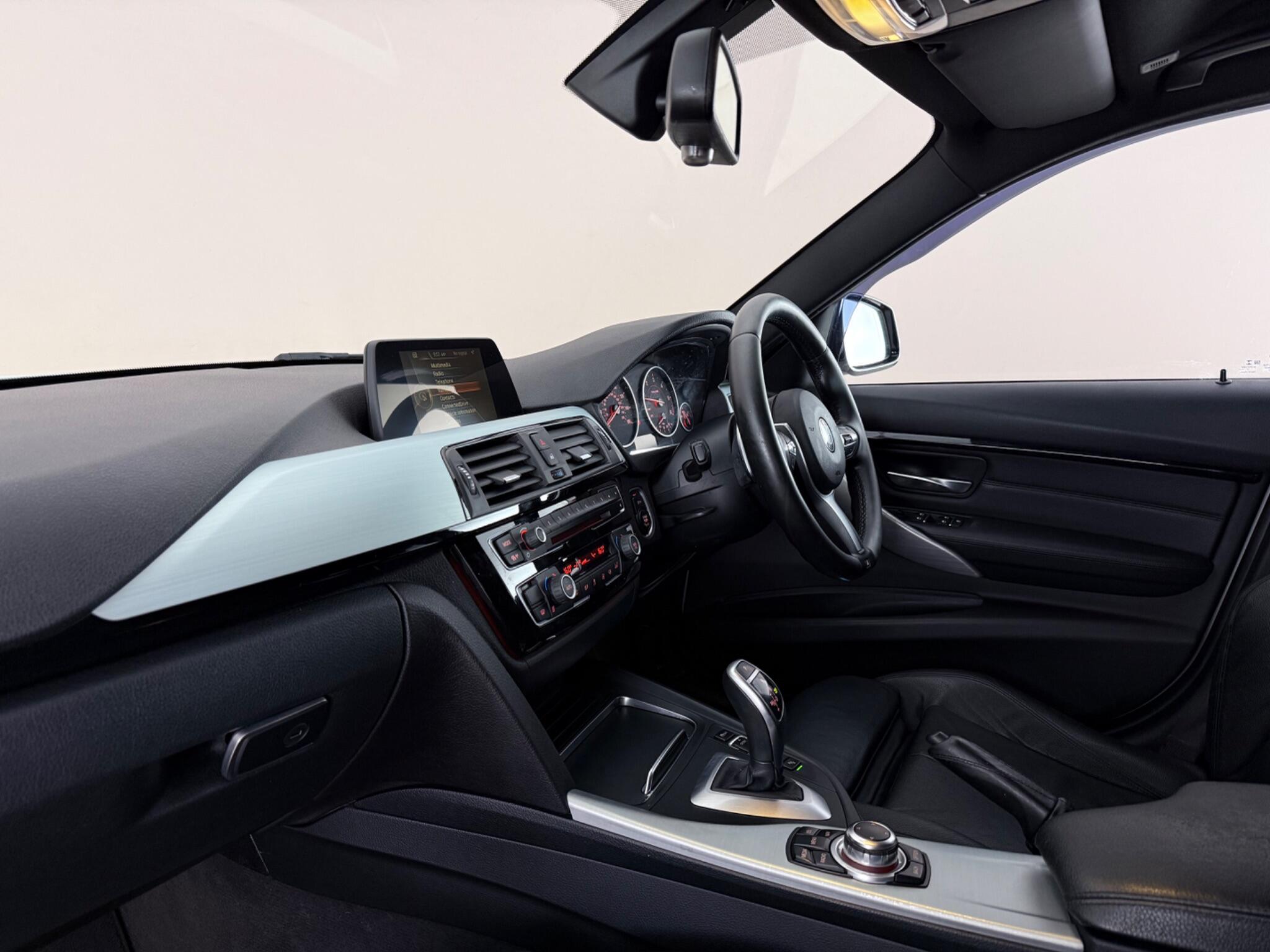 BMW 3 Series view 4