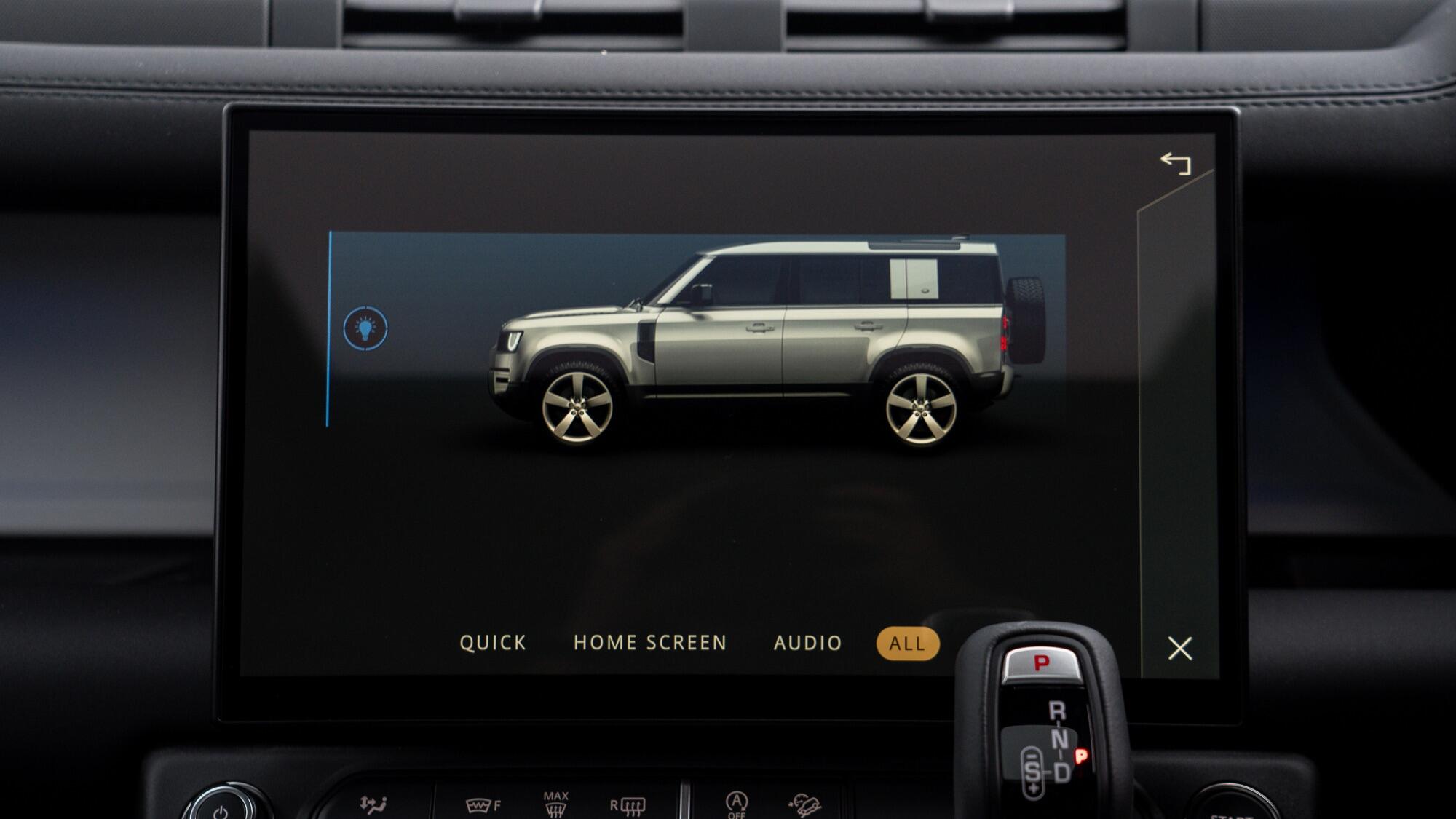 Land Rover Defender 110 view 31