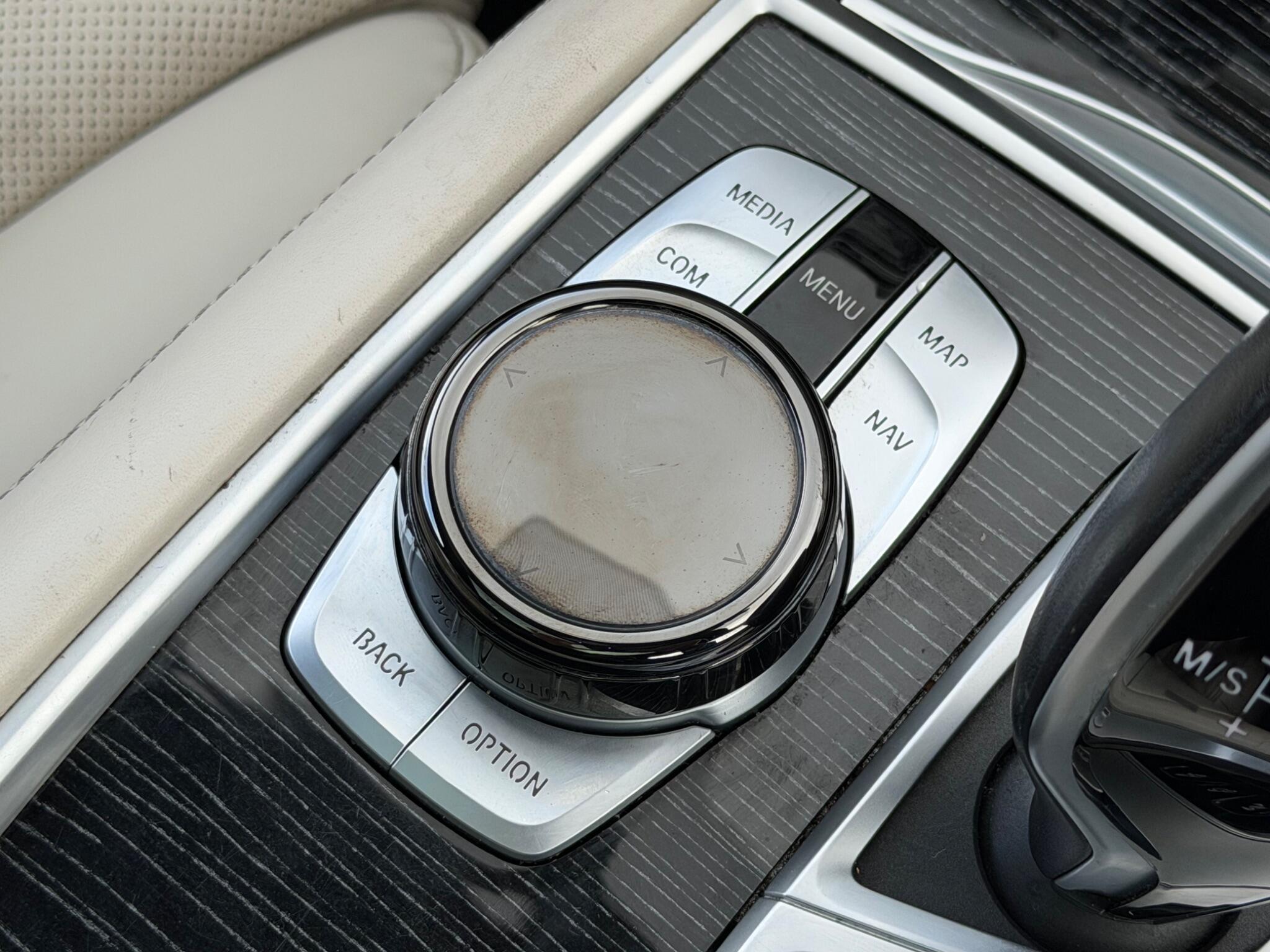 BMW 7 Series view 45
