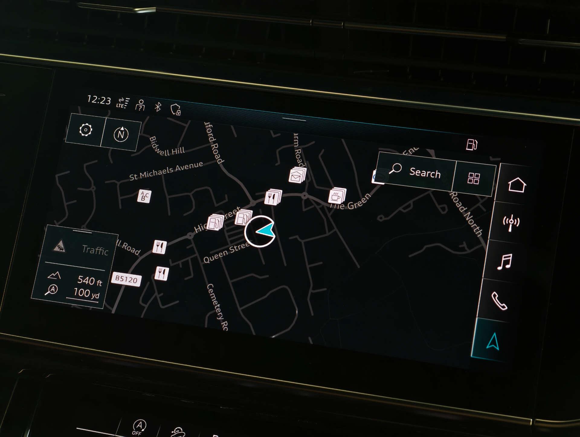 Audi SQ8 view 35