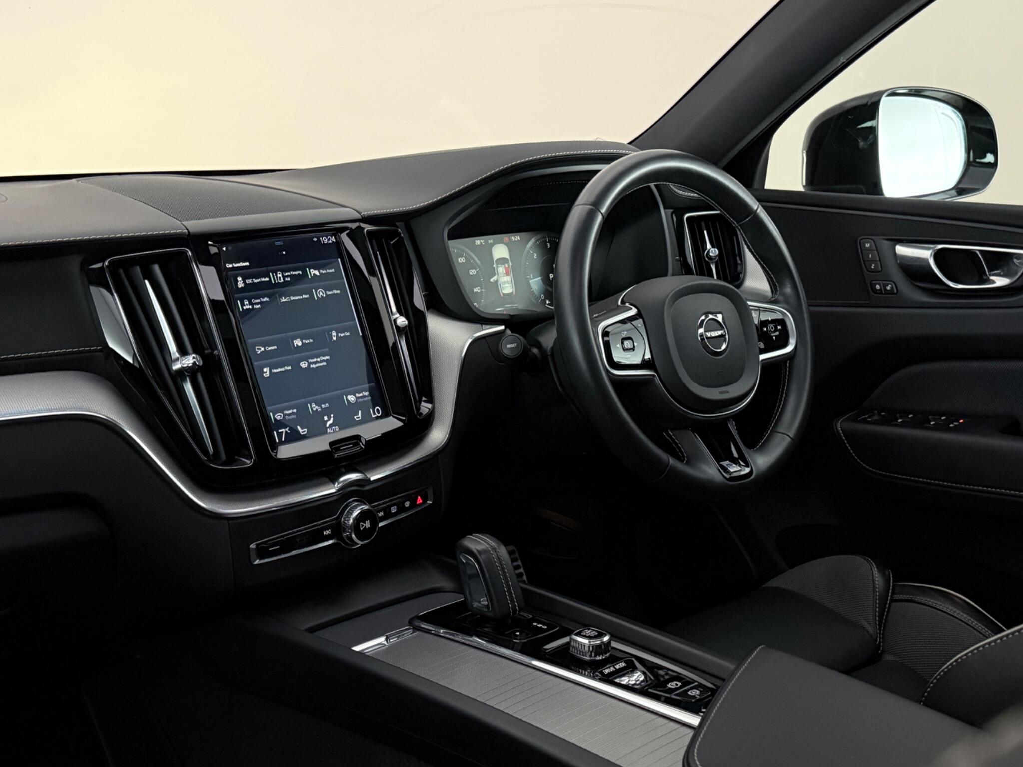 Volvo XC60 view 4