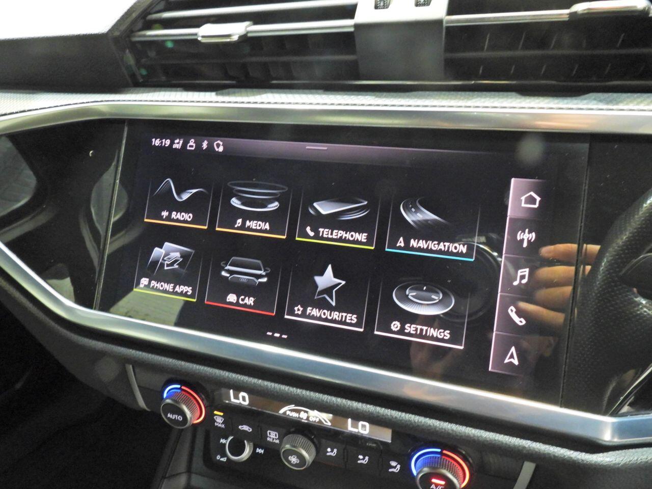 Audi Q3 view 24