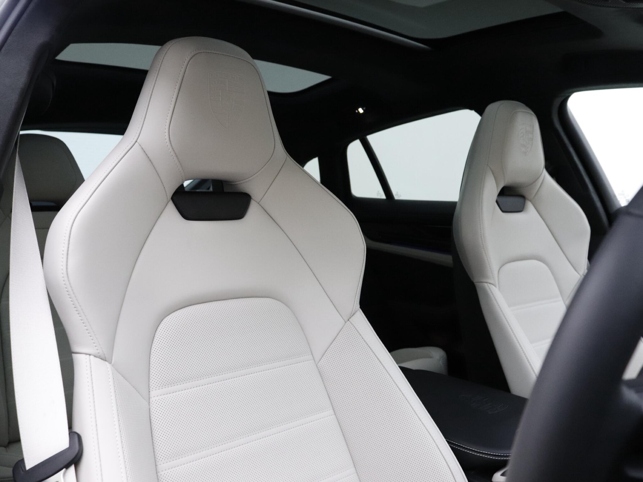 Porsche Panamera view 23