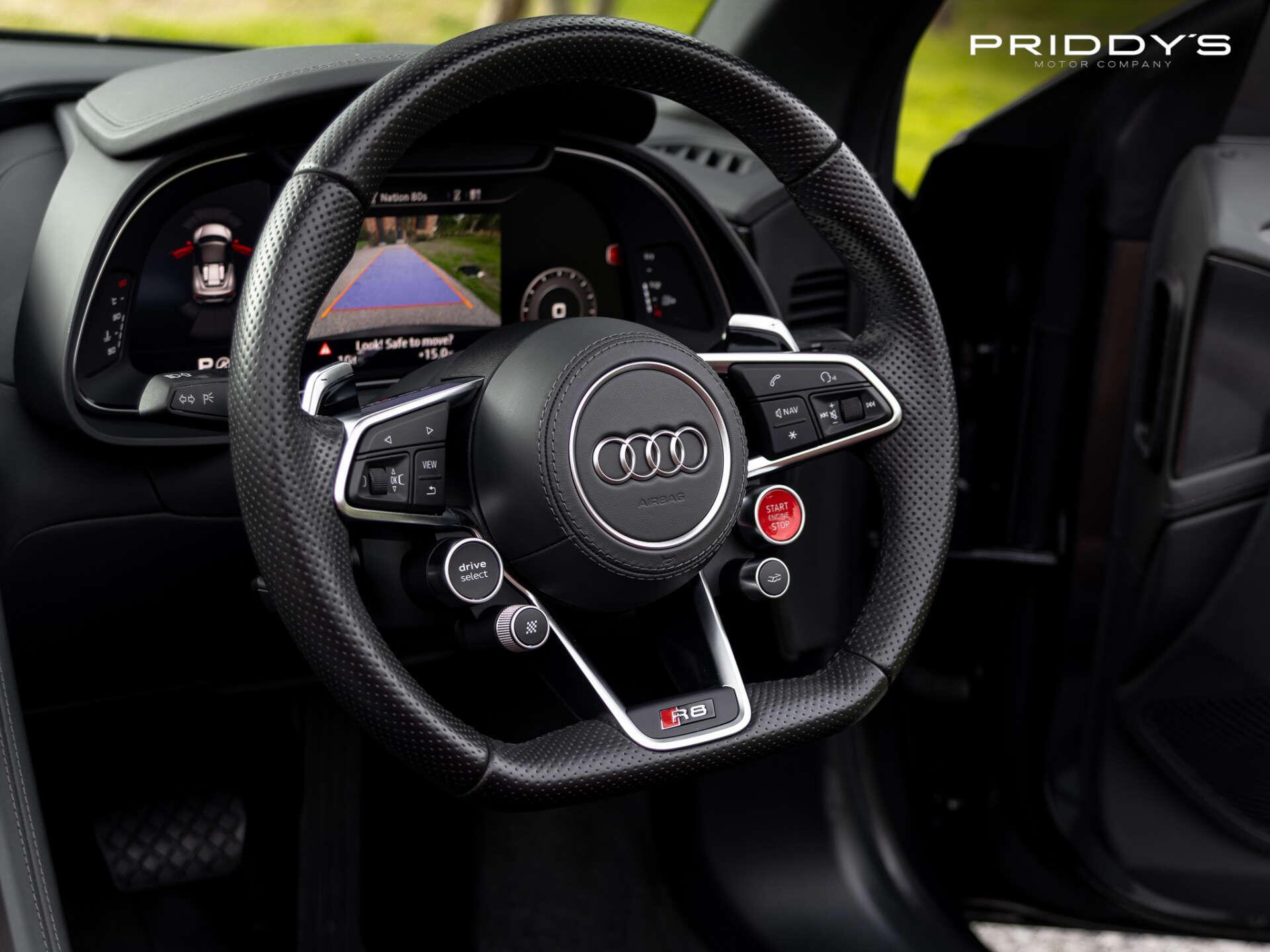 Audi R8 view 11