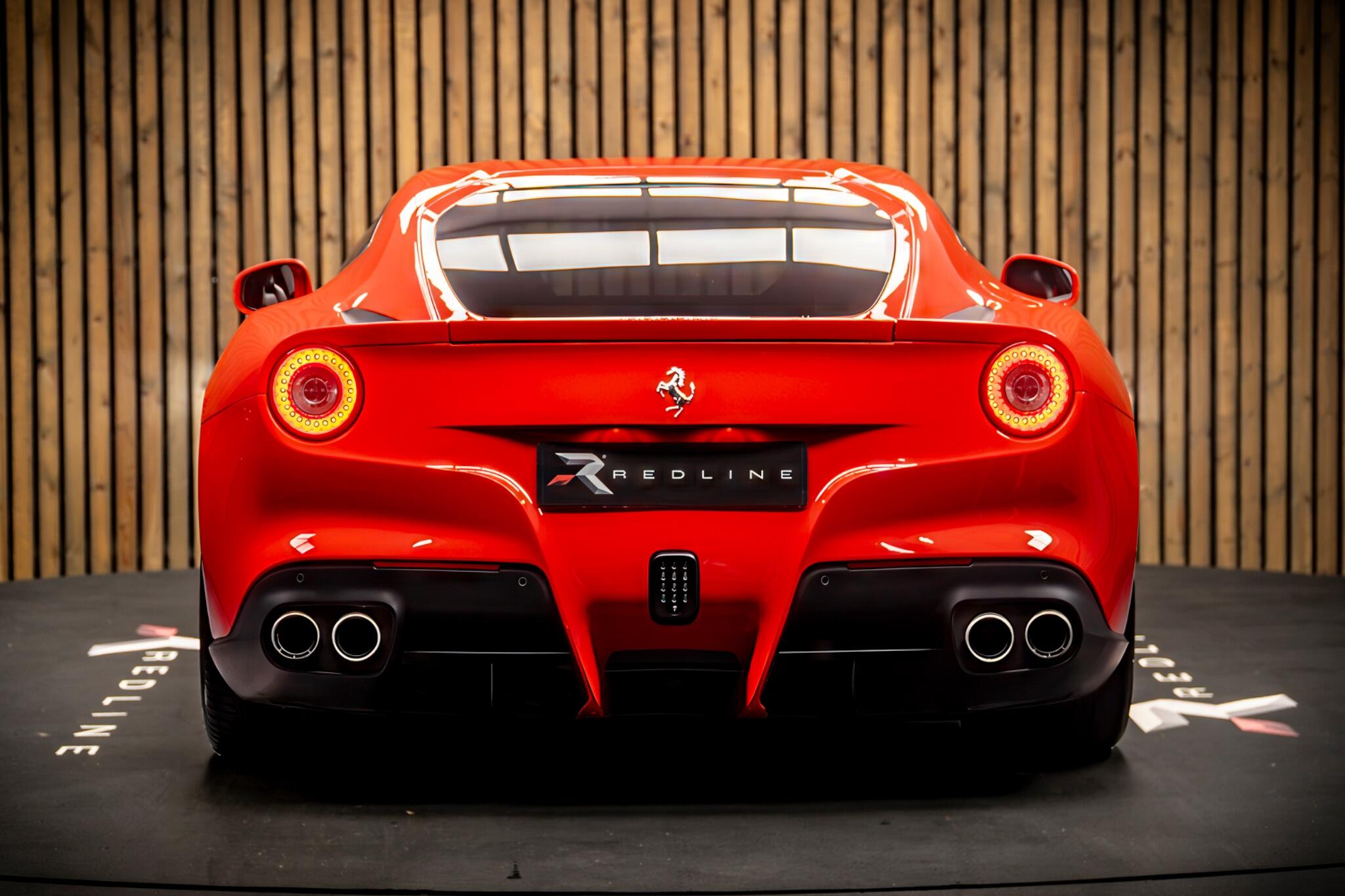 Ferrari F12 view 6