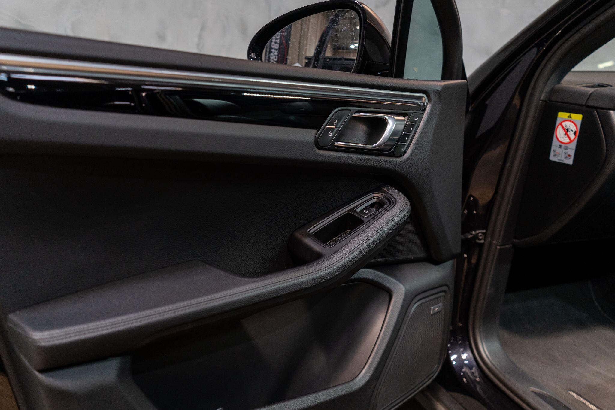 Porsche Macan view 21