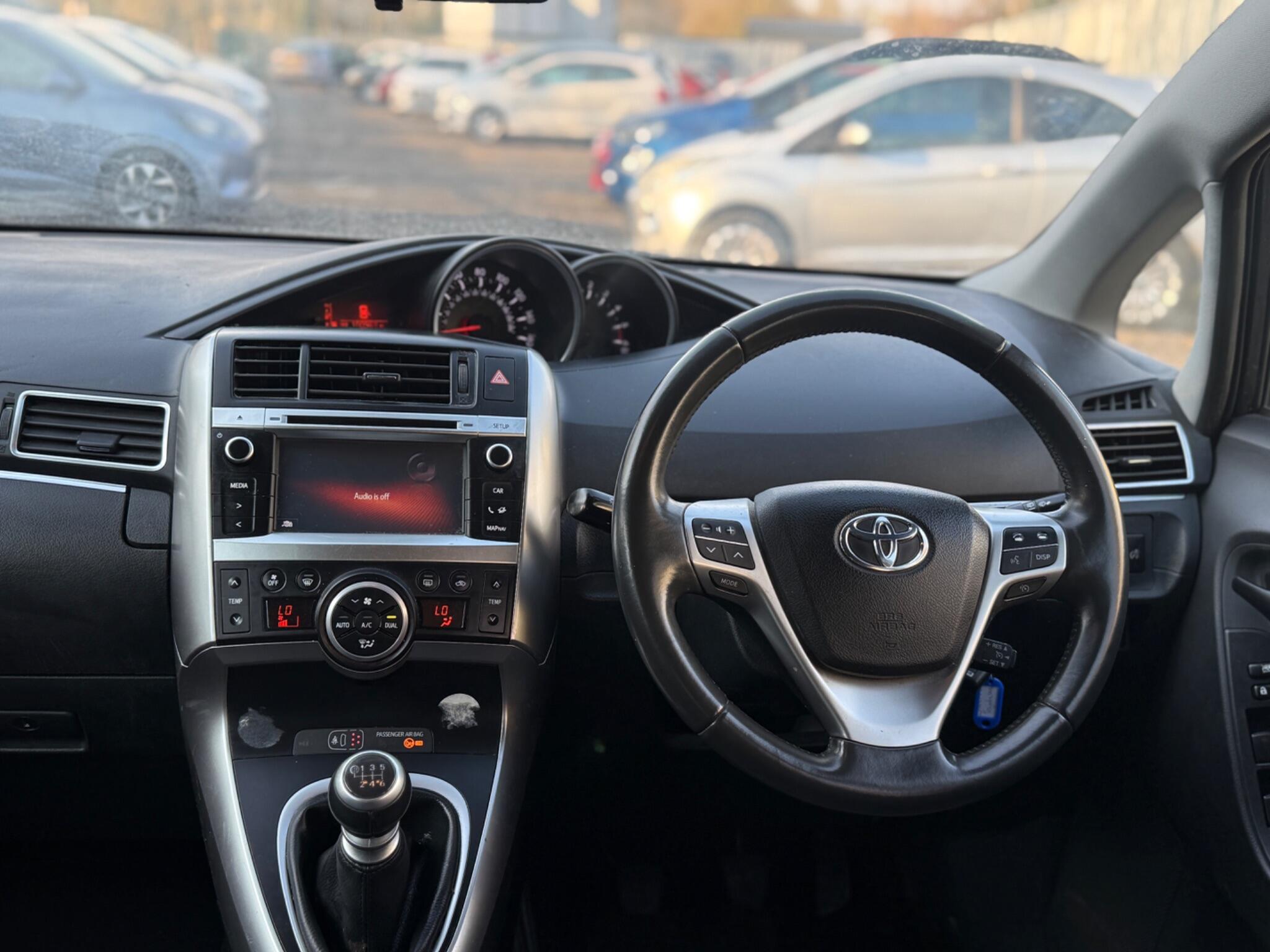 2015 Toyota Verso image 21
