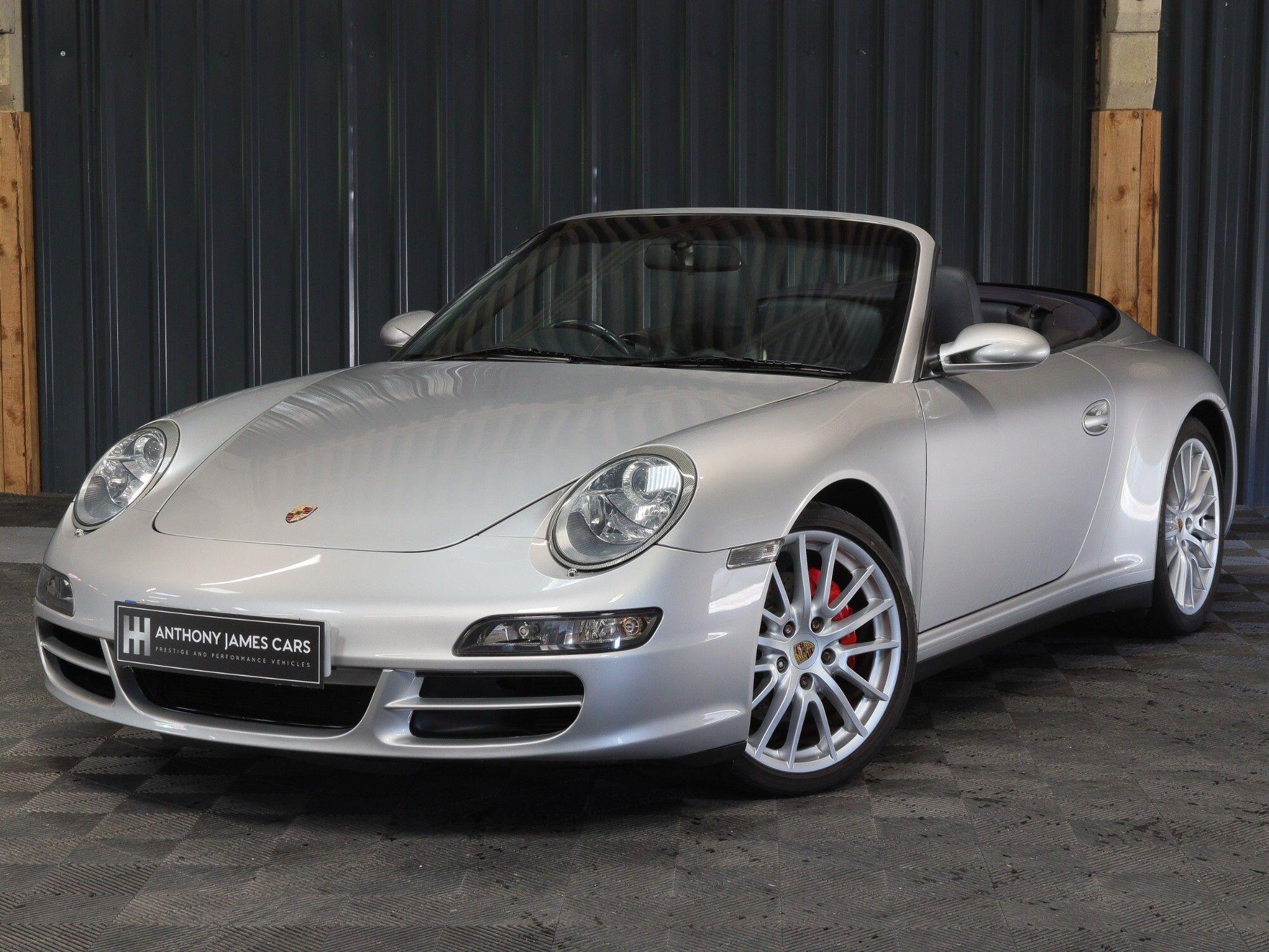 Porsche 911 view 4
