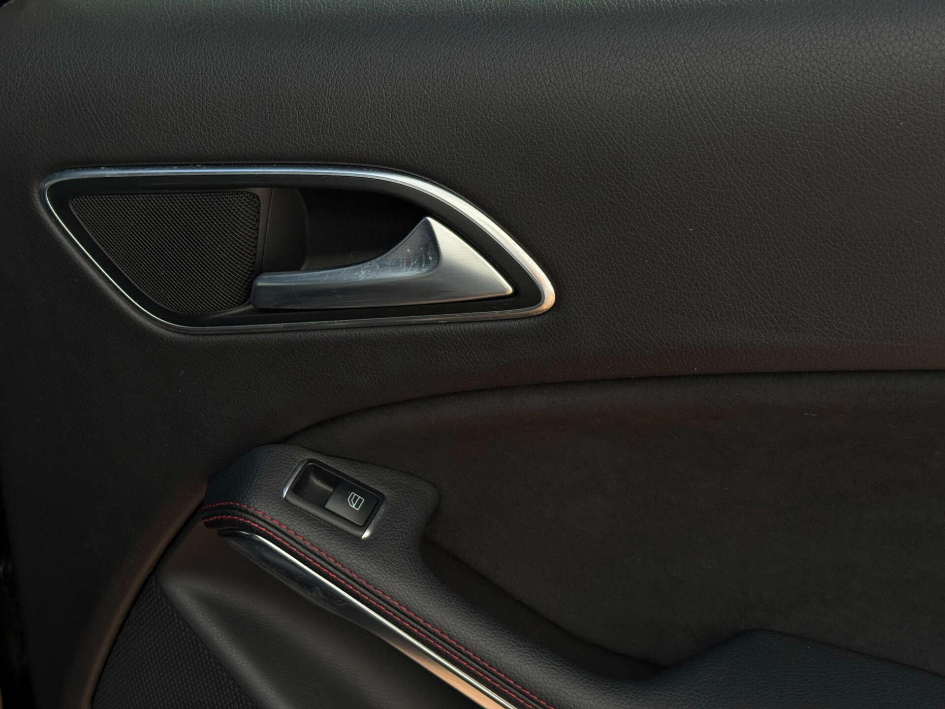 Mercedes-Benz Gla view 38