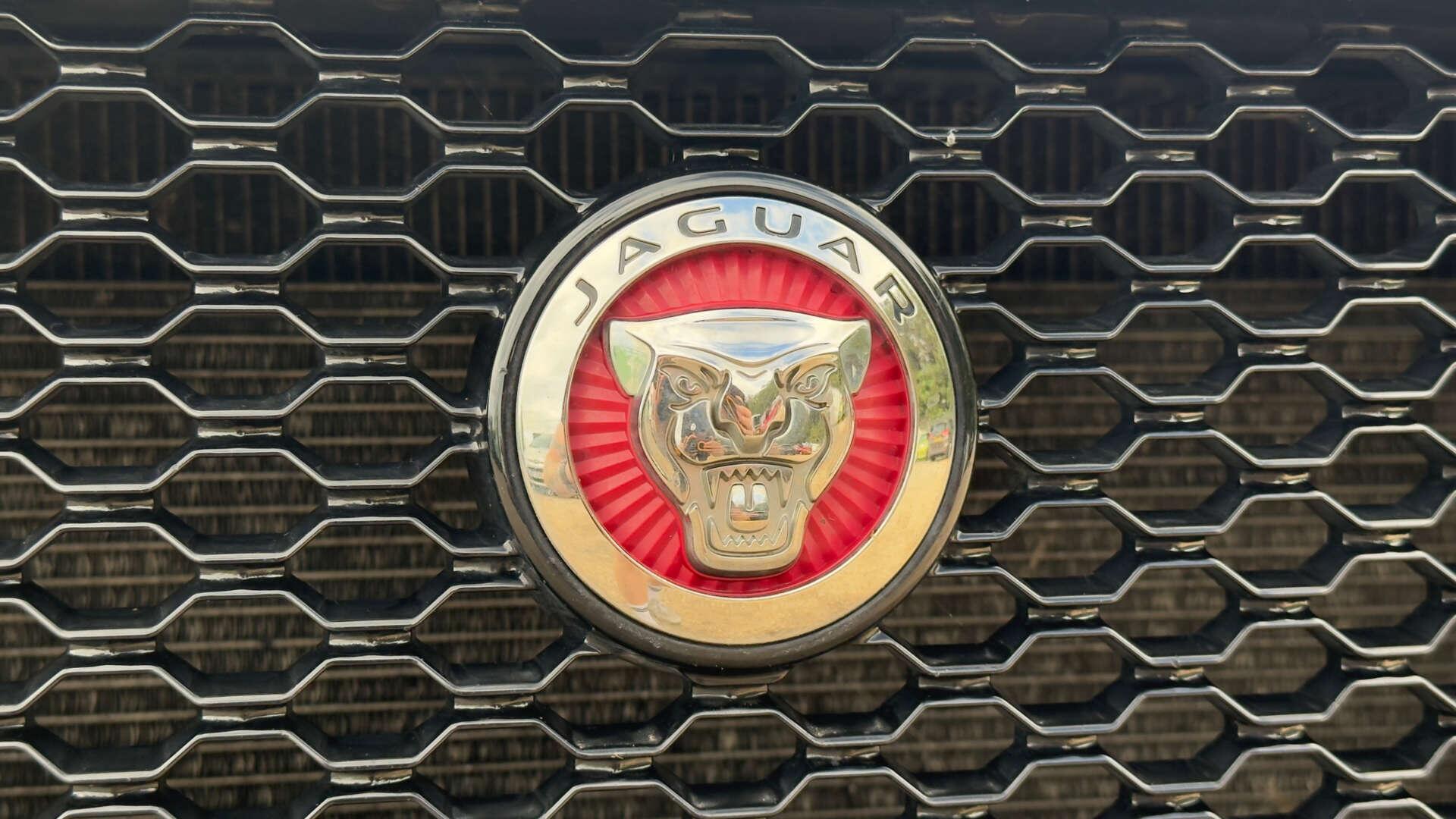 Jaguar F-Pace view 50