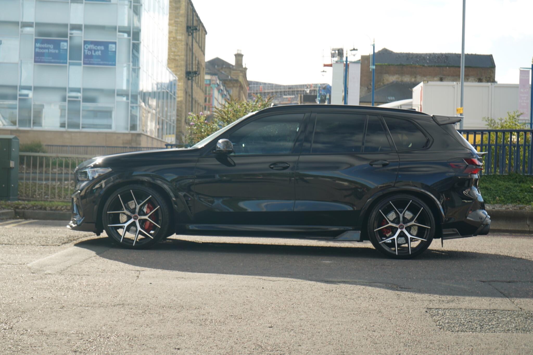 BMW X5 M view 9