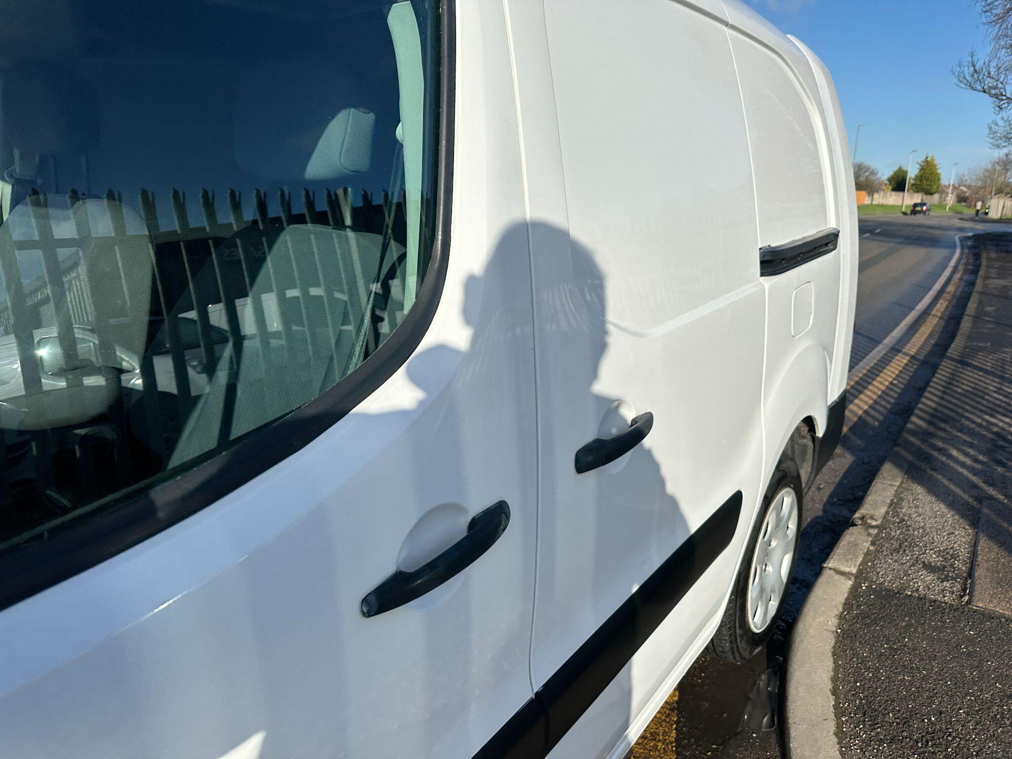 2016 Peugeot Partner 1.6 HDi S Crew Van L2 4dr • 93,298 miles image 11