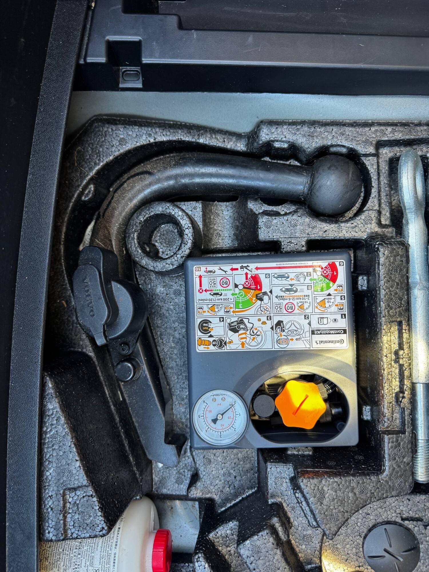 Volvo V40 view 15