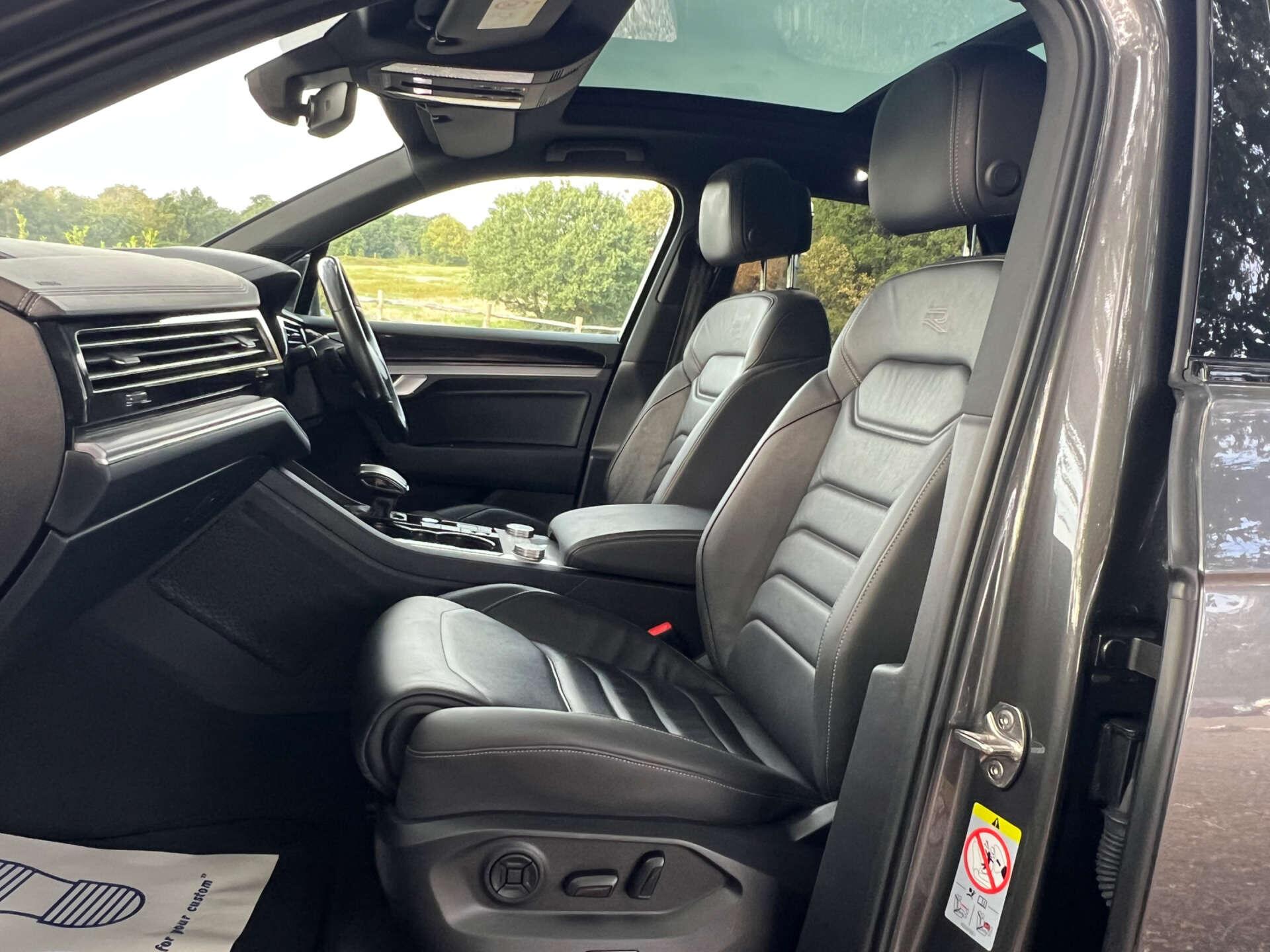 Volkswagen Touareg view 32