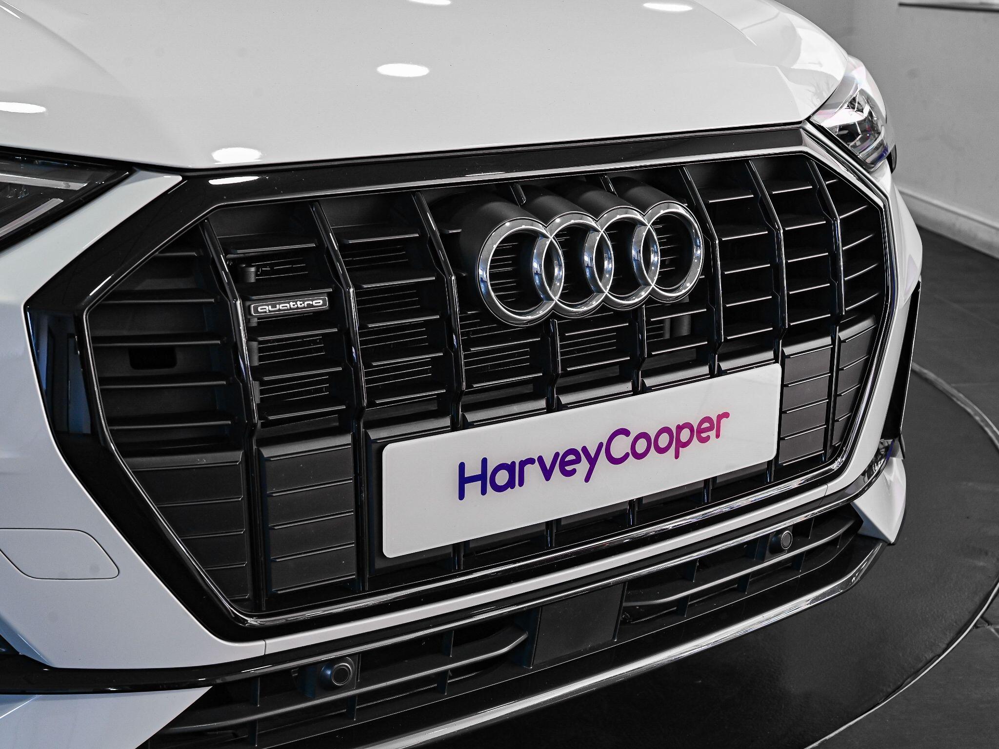 Audi Q3 view 24