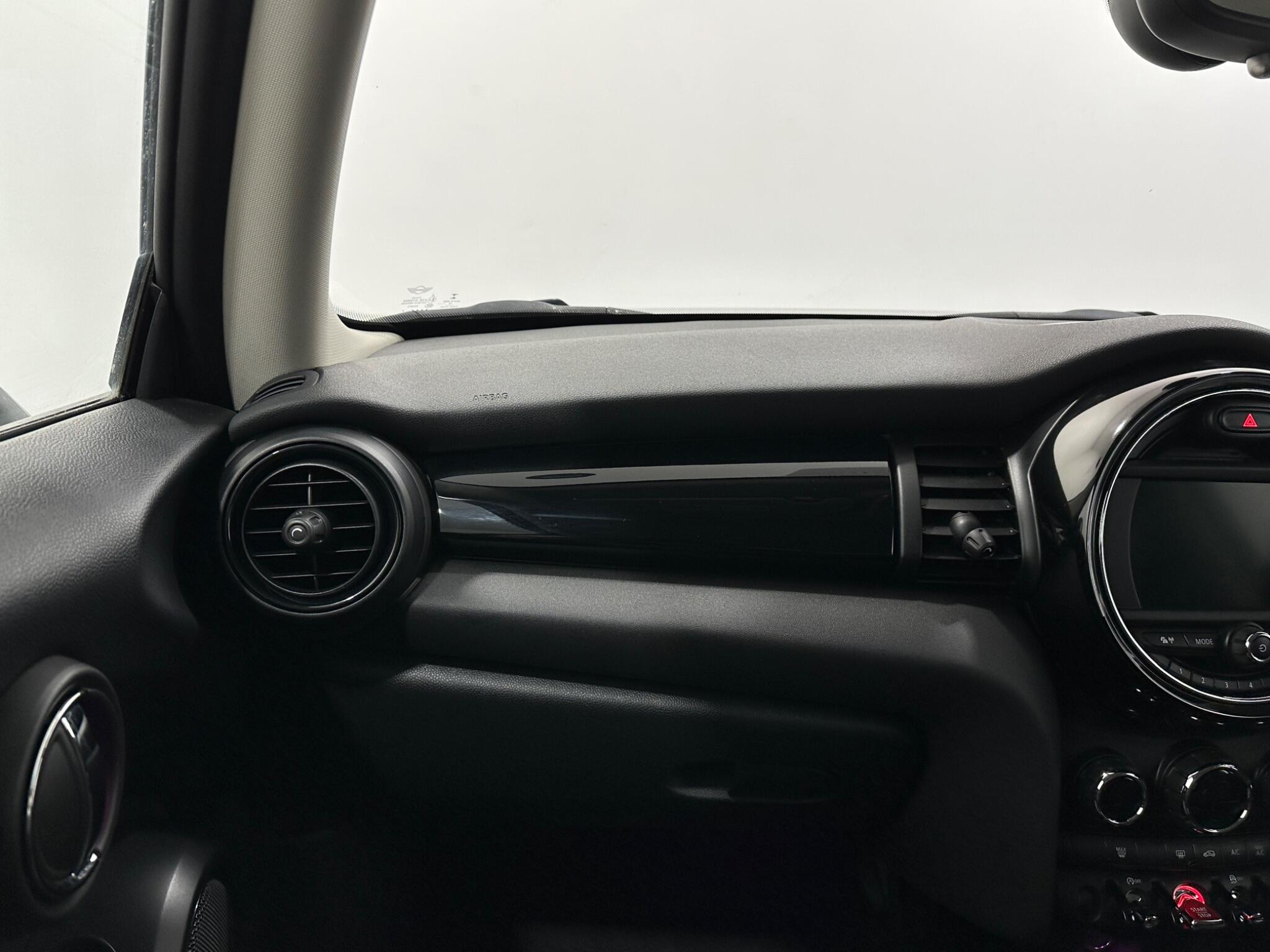 Mini Cooper view 28